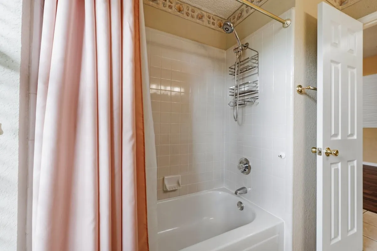 Single Family Residence For Sale in Tarrant County , 1812 Realistic Court, Bedford, Texas 76021, 2 Bedroom, 2 Bathroom, 2 Garage spaces, 1,747 Sqft, built in 1990, mls#21335974, Real Estate Agent in Bedford, Homes For Sale in Tarrant county, Homes For Sale in Bedford, Realtor in Bedford Texas, Real Estate Brokerage Independent Realty Texas, Luminita Cordes Realtor