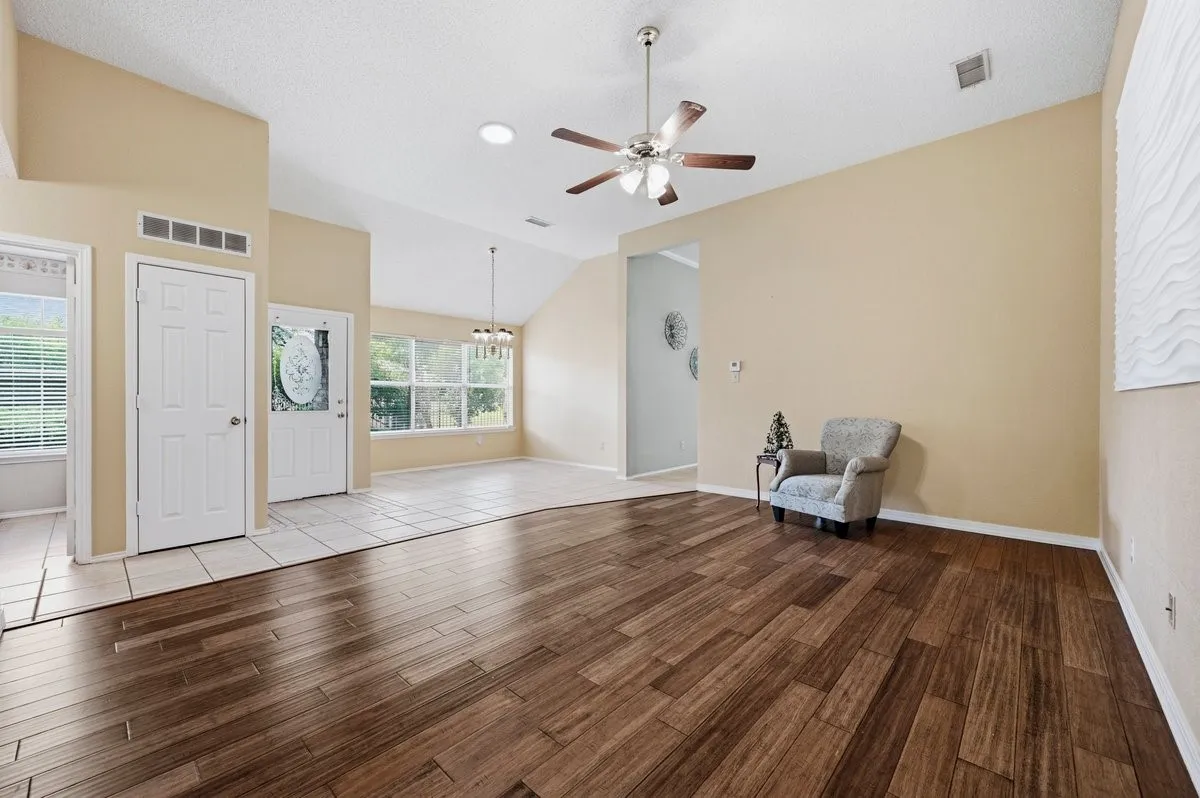 Single Family Residence For Sale in Tarrant County , 1812 Realistic Court, Bedford, Texas 76021, 2 Bedroom, 2 Bathroom, 2 Garage spaces, 1,747 Sqft, built in 1990, mls#21335974, Real Estate Agent in Bedford, Homes For Sale in Tarrant county, Homes For Sale in Bedford, Realtor in Bedford Texas, Real Estate Brokerage Independent Realty Texas, Luminita Cordes Realtor