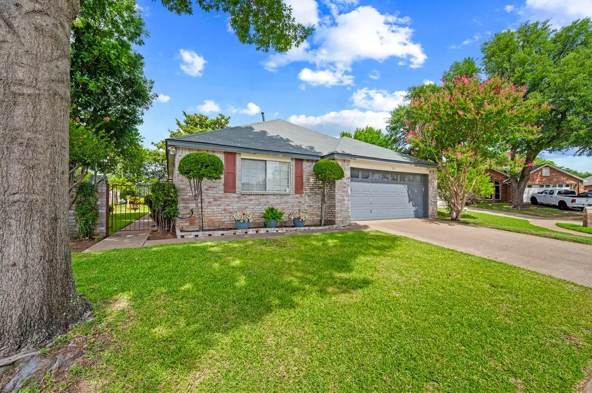 Single Family Residence For Sale in Tarrant County , 1812 Realistic Court, Bedford, Texas 76021, 2 Bedroom, 2 Bathroom, 2 Garage spaces, 1,747 Sqft, built in 1990, mls#21335974, Real Estate Agent in Bedford, Homes For Sale in Tarrant county, Homes For Sale in Bedford, Realtor in Bedford Texas, Real Estate Brokerage Independent Realty Texas, Luminita Cordes Realtor