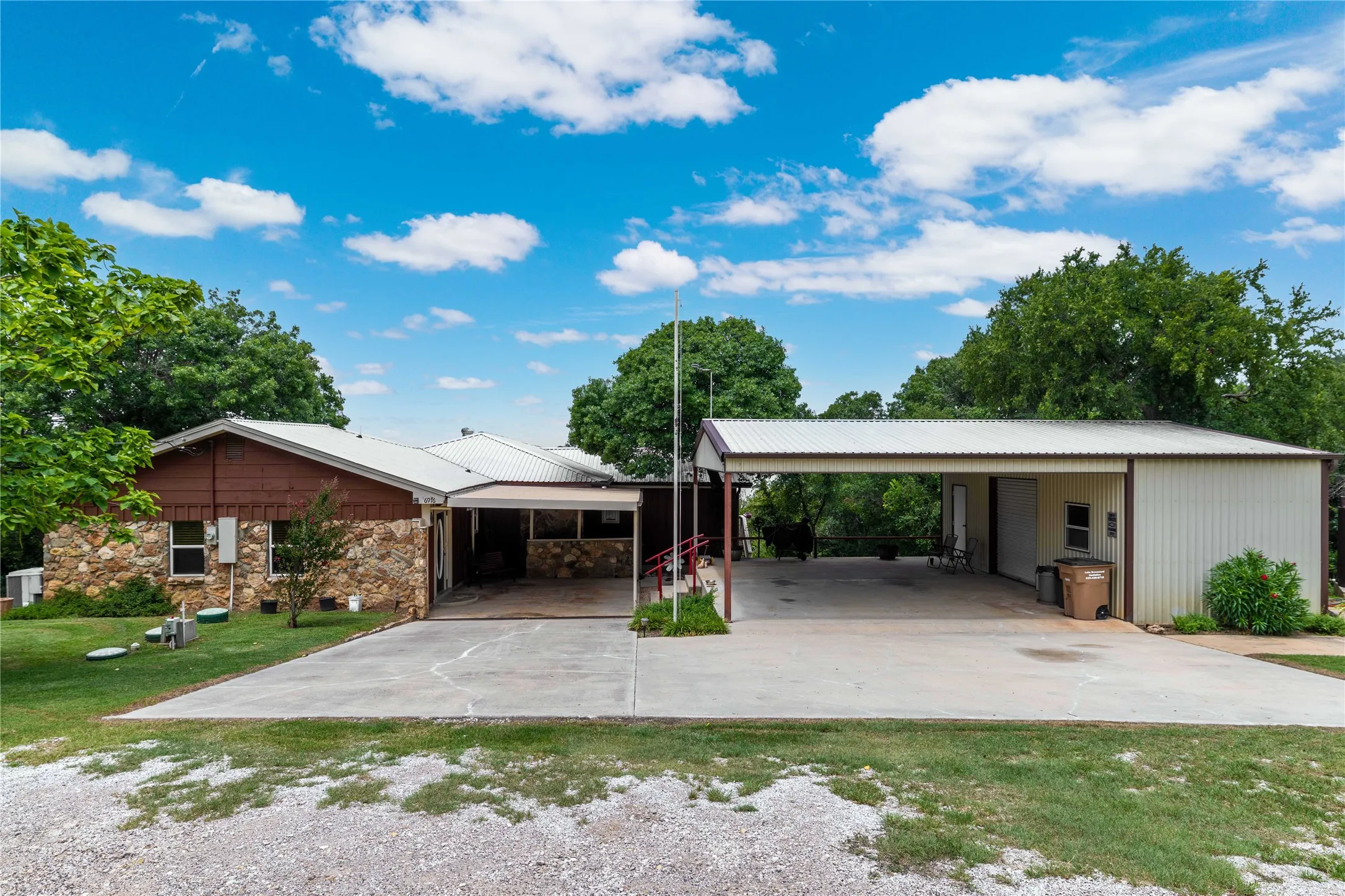 Single Family Residence For Sale in Brown County , 6976 Shamrock Drive, Brownwood, Texas 76801, 3 Bedroom, 2 Bathroom, 2 Garage spaces, 2,245 Sqft, built in 0, mls#21335417, Real Estate Agent in Brownwood, Homes For Sale in Brown county, Homes For Sale in Brownwood, Realtor in Brownwood Texas, Real Estate Brokerage Independent Realty Texas, Luminita Cordes Realtor
