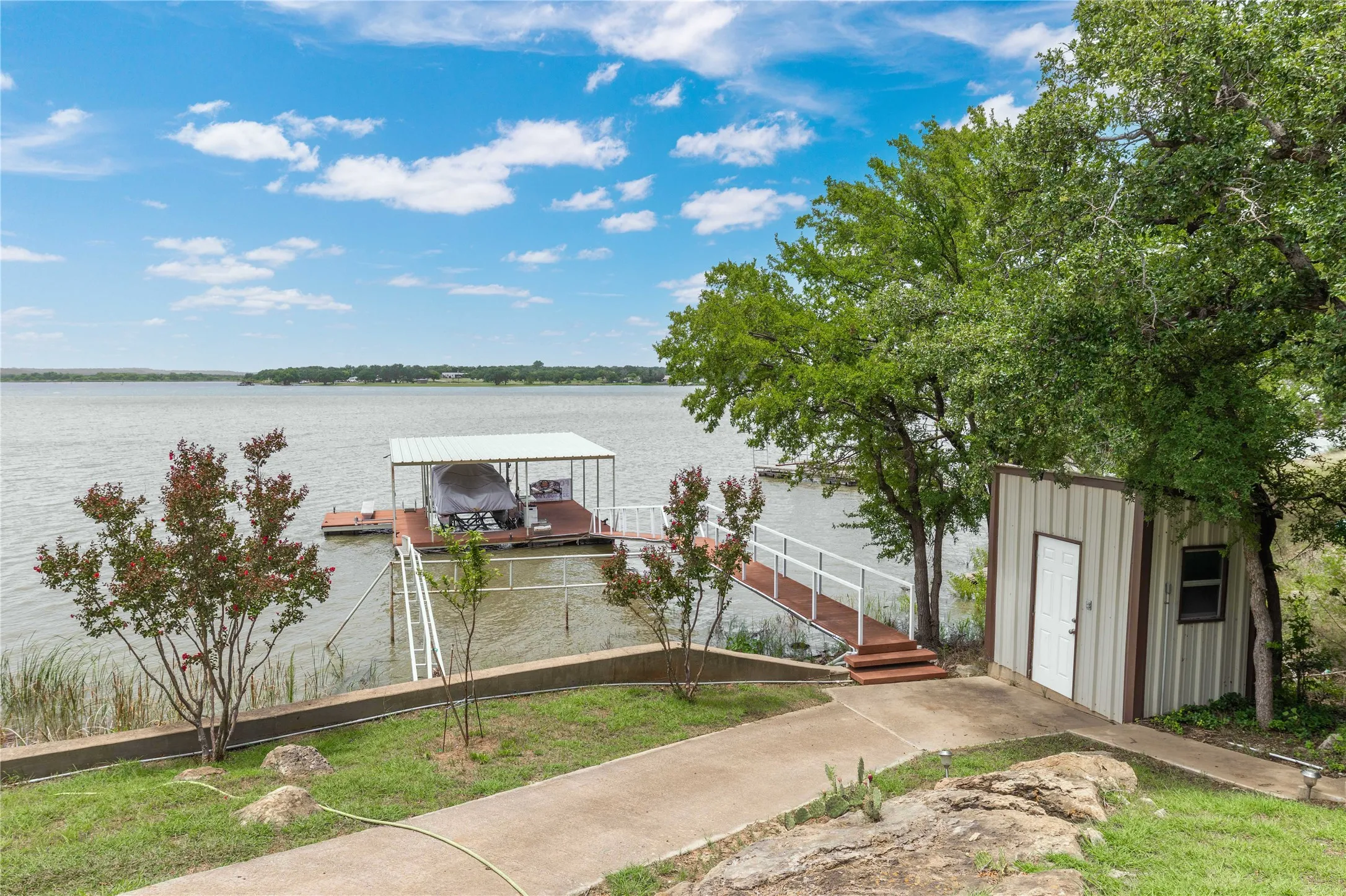 Single Family Residence For Sale in Brown County , 6976 Shamrock Drive, Brownwood, Texas 76801, 3 Bedroom, 2 Bathroom, 2 Garage spaces, 2,245 Sqft, built in 0, mls#21335417, Real Estate Agent in Brownwood, Homes For Sale in Brown county, Homes For Sale in Brownwood, Realtor in Brownwood Texas, Real Estate Brokerage Independent Realty Texas, Luminita Cordes Realtor