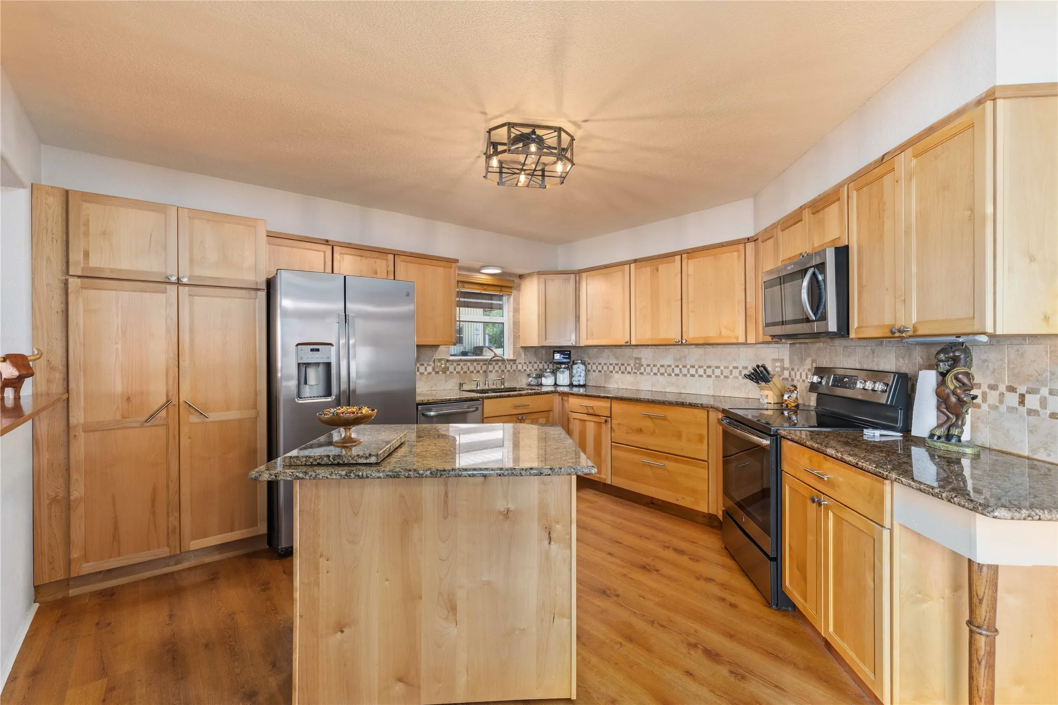 Single Family Residence For Sale in Brown County , 6976 Shamrock Drive, Brownwood, Texas 76801, 3 Bedroom, 2 Bathroom, 2 Garage spaces, 2,245 Sqft, built in 0, mls#21335417, Real Estate Agent in Brownwood, Homes For Sale in Brown county, Homes For Sale in Brownwood, Realtor in Brownwood Texas, Real Estate Brokerage Independent Realty Texas, Luminita Cordes Realtor