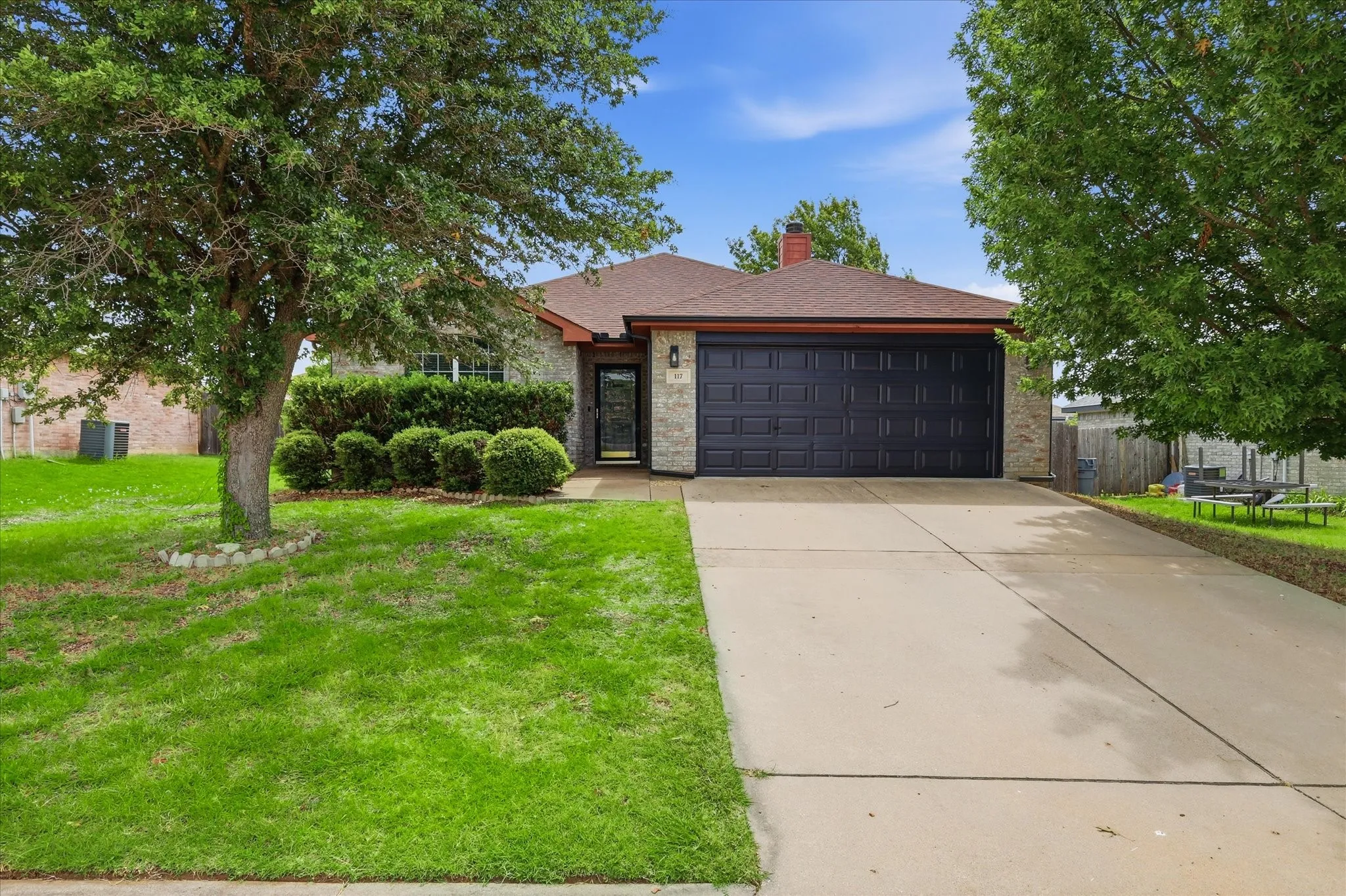Single Family Residence For Sale in Wise County , 117 Hampton Court, Rhome, Texas 76078, 3 Bedroom, 2 Bathroom, 2 Garage spaces, 1,614 Sqft, built in 2006, mls#21336018, Real Estate Agent in Rhome, Homes For Sale in Wise county, Homes For Sale in Rhome, Realtor in Rhome Texas, Real Estate Brokerage Independent Realty Texas, Luminita Cordes Realtor