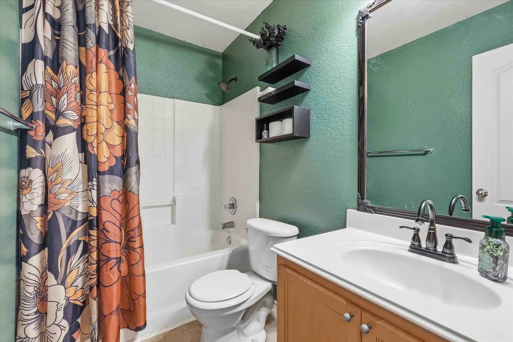 Single Family Residence For Sale in Wise County , 117 Hampton Court, Rhome, Texas 76078, 3 Bedroom, 2 Bathroom, 2 Garage spaces, 1,614 Sqft, built in 2006, mls#21336018, Real Estate Agent in Rhome, Homes For Sale in Wise county, Homes For Sale in Rhome, Realtor in Rhome Texas, Real Estate Brokerage Independent Realty Texas, Luminita Cordes Realtor