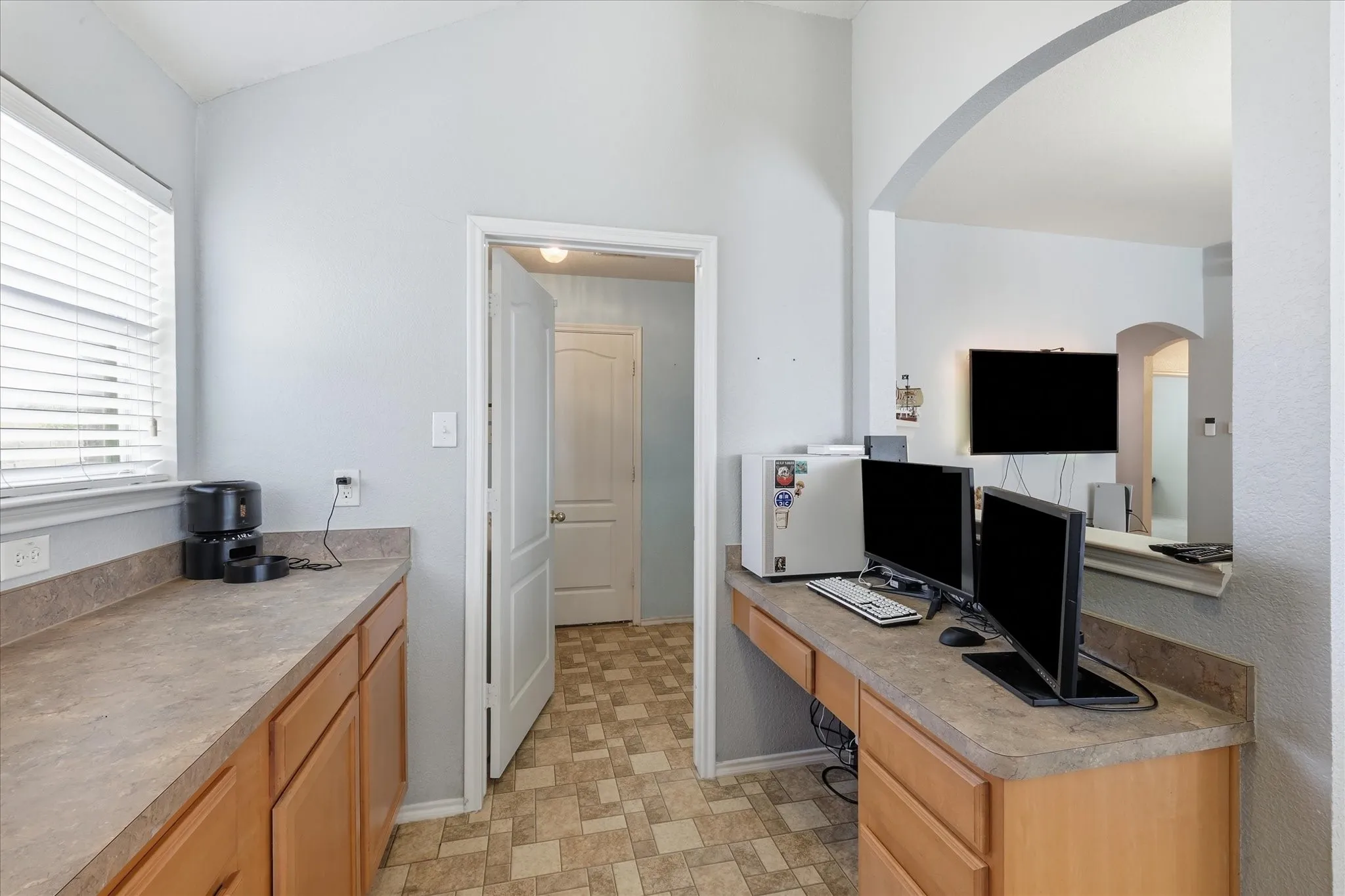 Single Family Residence For Sale in Wise County , 117 Hampton Court, Rhome, Texas 76078, 3 Bedroom, 2 Bathroom, 2 Garage spaces, 1,614 Sqft, built in 2006, mls#21336018, Real Estate Agent in Rhome, Homes For Sale in Wise county, Homes For Sale in Rhome, Realtor in Rhome Texas, Real Estate Brokerage Independent Realty Texas, Luminita Cordes Realtor