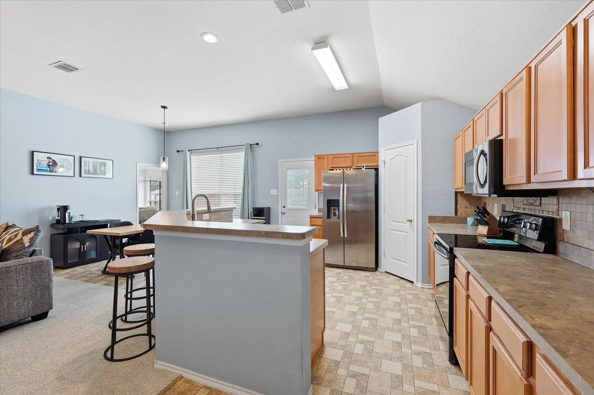 Single Family Residence For Sale in Wise County , 117 Hampton Court, Rhome, Texas 76078, 3 Bedroom, 2 Bathroom, 2 Garage spaces, 1,614 Sqft, built in 2006, mls#21336018, Real Estate Agent in Rhome, Homes For Sale in Wise county, Homes For Sale in Rhome, Realtor in Rhome Texas, Real Estate Brokerage Independent Realty Texas, Luminita Cordes Realtor