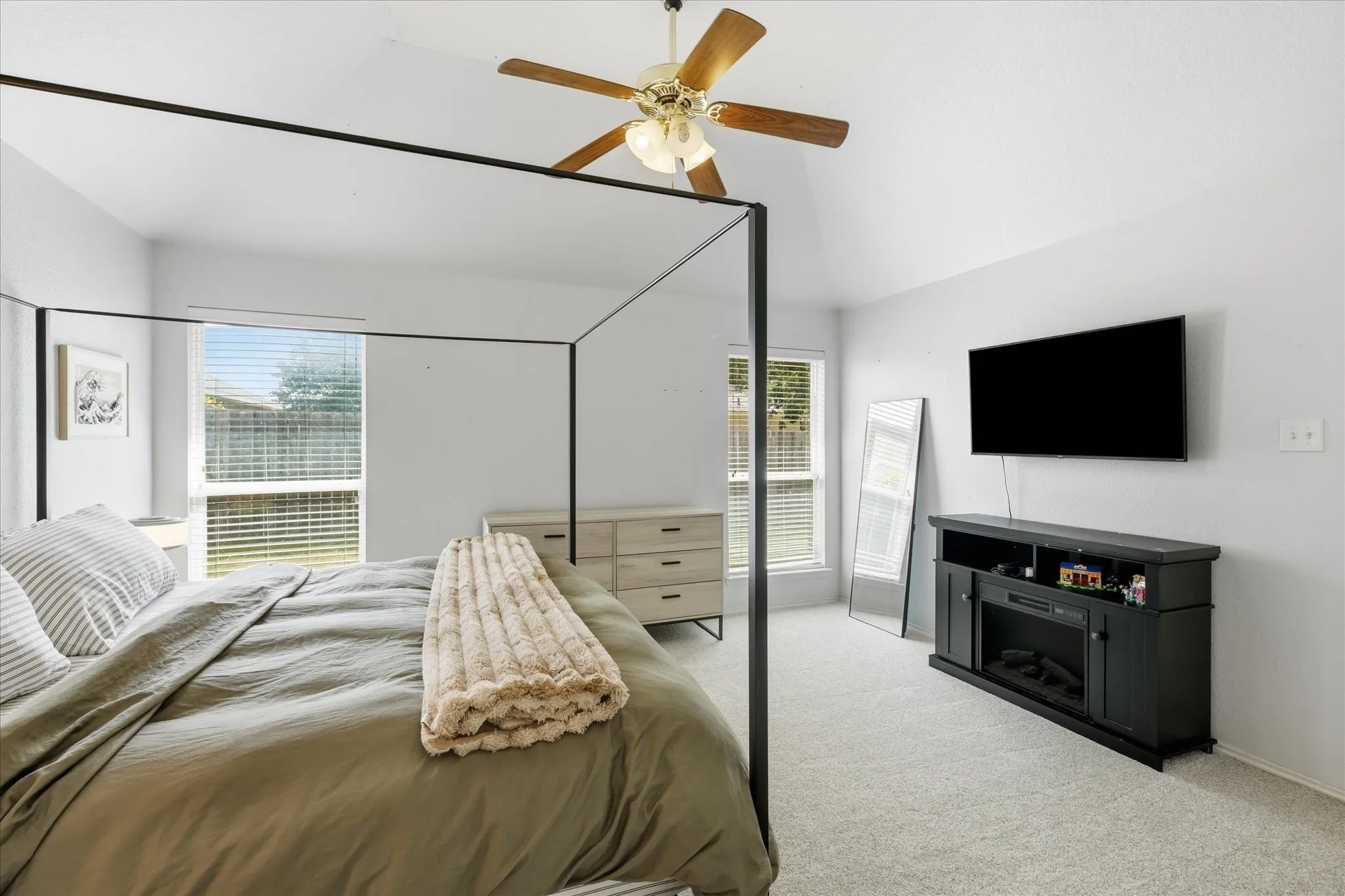 Single Family Residence For Sale in Wise County , 117 Hampton Court, Rhome, Texas 76078, 3 Bedroom, 2 Bathroom, 2 Garage spaces, 1,614 Sqft, built in 2006, mls#21336018, Real Estate Agent in Rhome, Homes For Sale in Wise county, Homes For Sale in Rhome, Realtor in Rhome Texas, Real Estate Brokerage Independent Realty Texas, Luminita Cordes Realtor