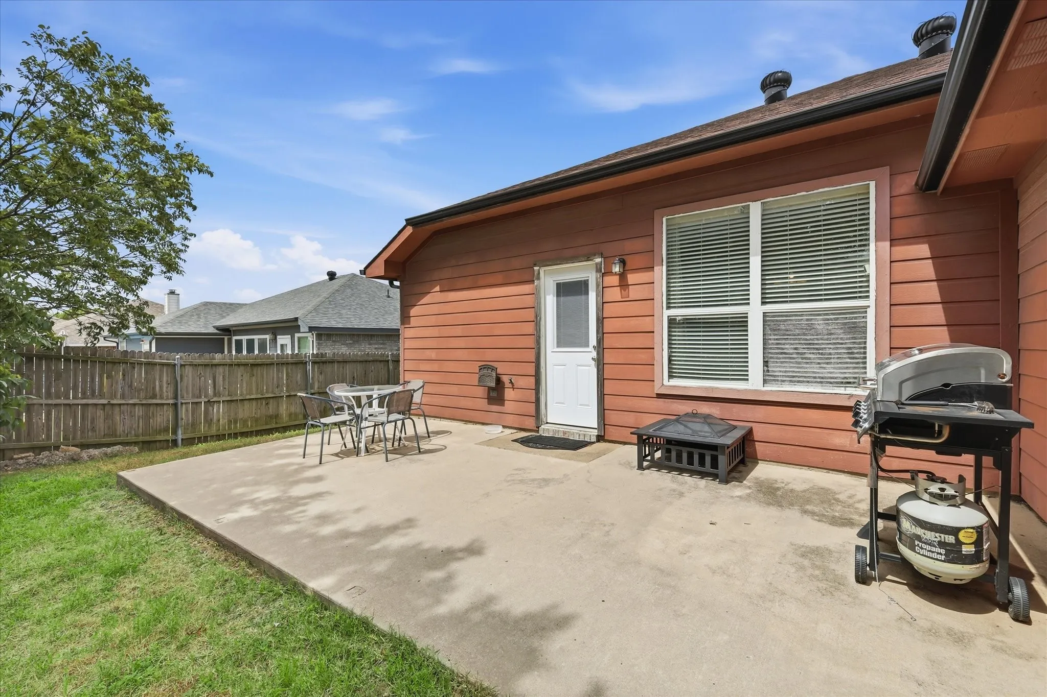 Single Family Residence For Sale in Wise County , 117 Hampton Court, Rhome, Texas 76078, 3 Bedroom, 2 Bathroom, 2 Garage spaces, 1,614 Sqft, built in 2006, mls#21336018, Real Estate Agent in Rhome, Homes For Sale in Wise county, Homes For Sale in Rhome, Realtor in Rhome Texas, Real Estate Brokerage Independent Realty Texas, Luminita Cordes Realtor