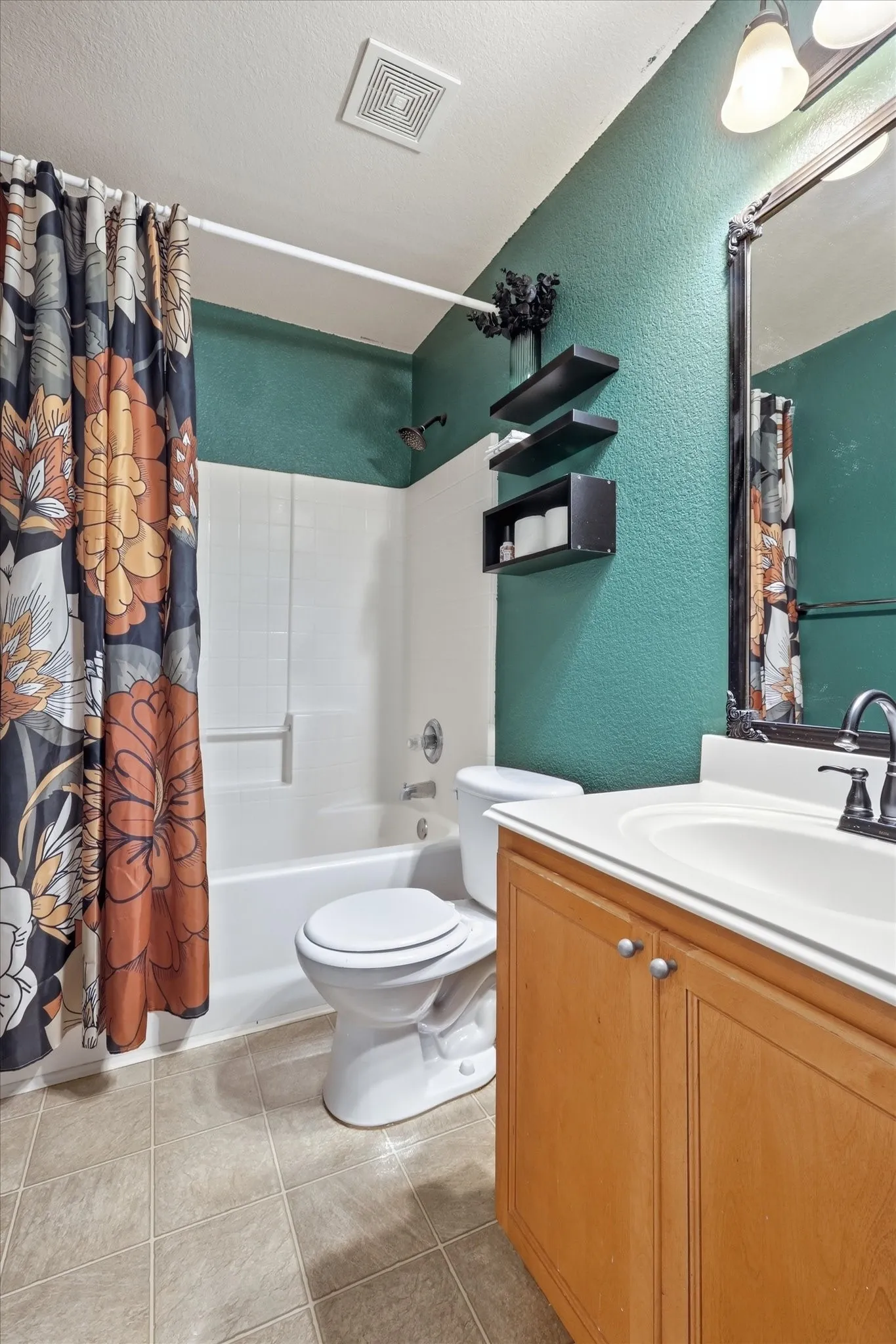 Single Family Residence For Sale in Wise County , 117 Hampton Court, Rhome, Texas 76078, 3 Bedroom, 2 Bathroom, 2 Garage spaces, 1,614 Sqft, built in 2006, mls#21336018, Real Estate Agent in Rhome, Homes For Sale in Wise county, Homes For Sale in Rhome, Realtor in Rhome Texas, Real Estate Brokerage Independent Realty Texas, Luminita Cordes Realtor