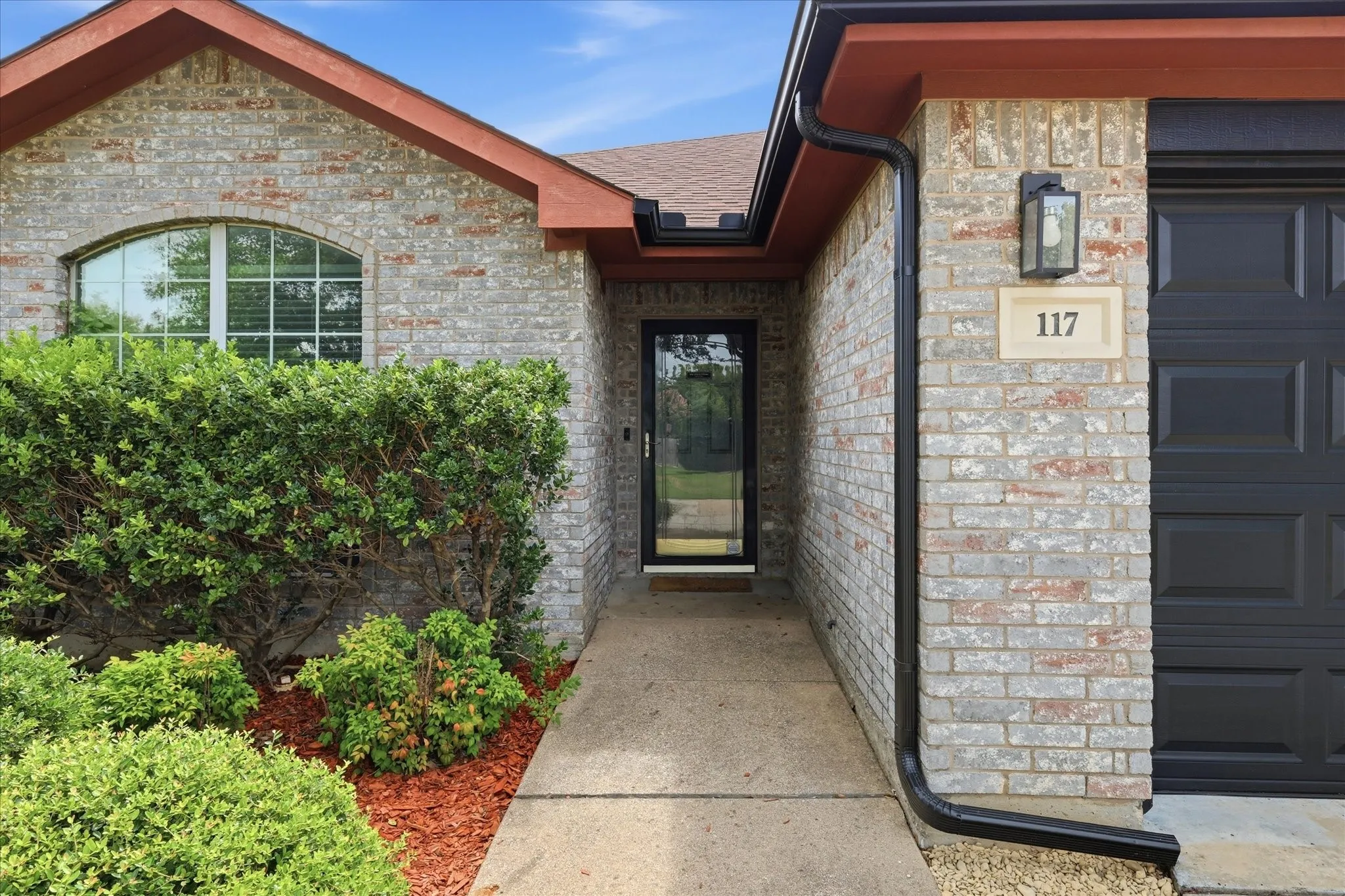 Single Family Residence For Sale in Wise County , 117 Hampton Court, Rhome, Texas 76078, 3 Bedroom, 2 Bathroom, 2 Garage spaces, 1,614 Sqft, built in 2006, mls#21336018, Real Estate Agent in Rhome, Homes For Sale in Wise county, Homes For Sale in Rhome, Realtor in Rhome Texas, Real Estate Brokerage Independent Realty Texas, Luminita Cordes Realtor