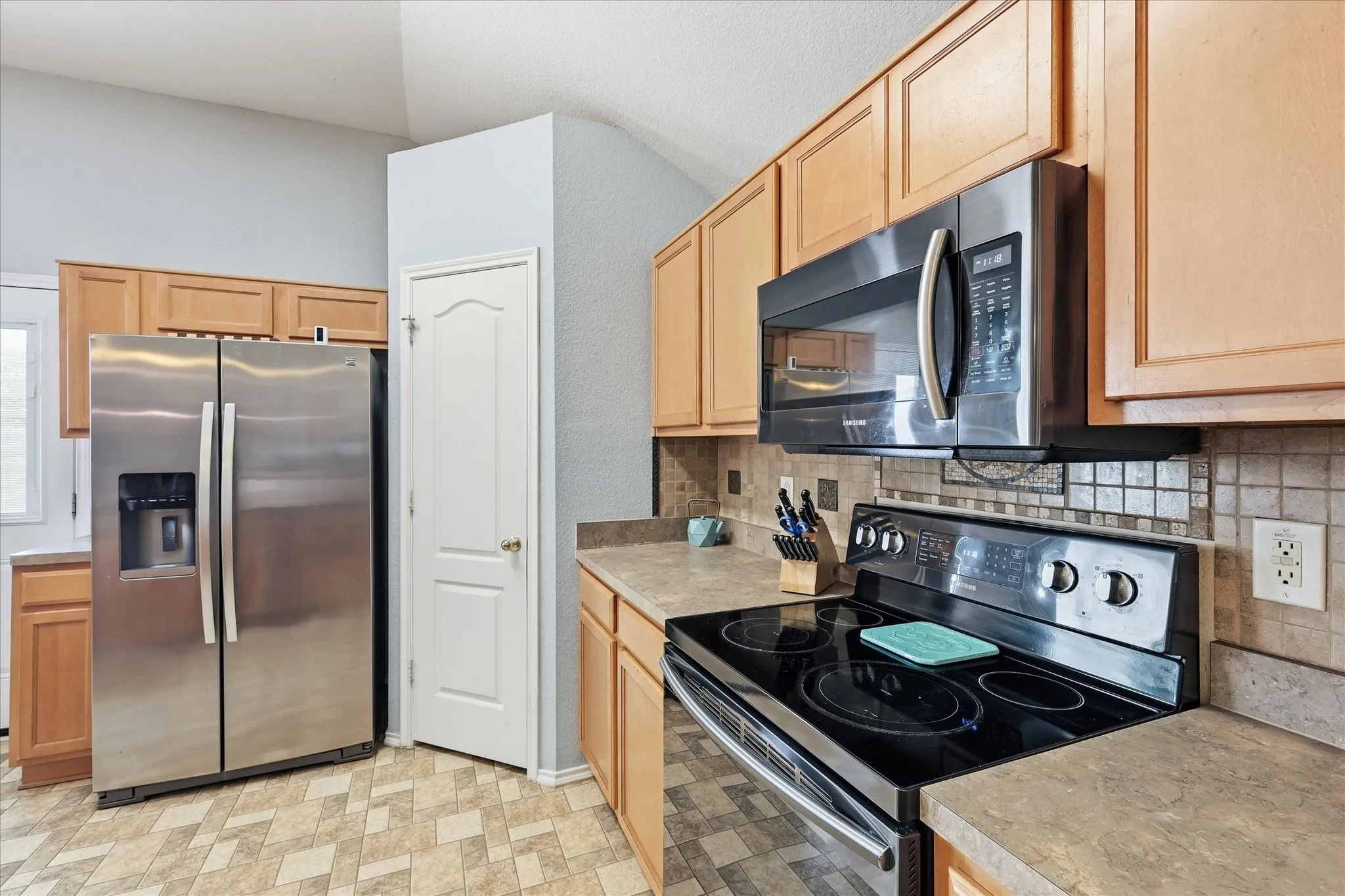 Single Family Residence For Sale in Wise County , 117 Hampton Court, Rhome, Texas 76078, 3 Bedroom, 2 Bathroom, 2 Garage spaces, 1,614 Sqft, built in 2006, mls#21336018, Real Estate Agent in Rhome, Homes For Sale in Wise county, Homes For Sale in Rhome, Realtor in Rhome Texas, Real Estate Brokerage Independent Realty Texas, Luminita Cordes Realtor