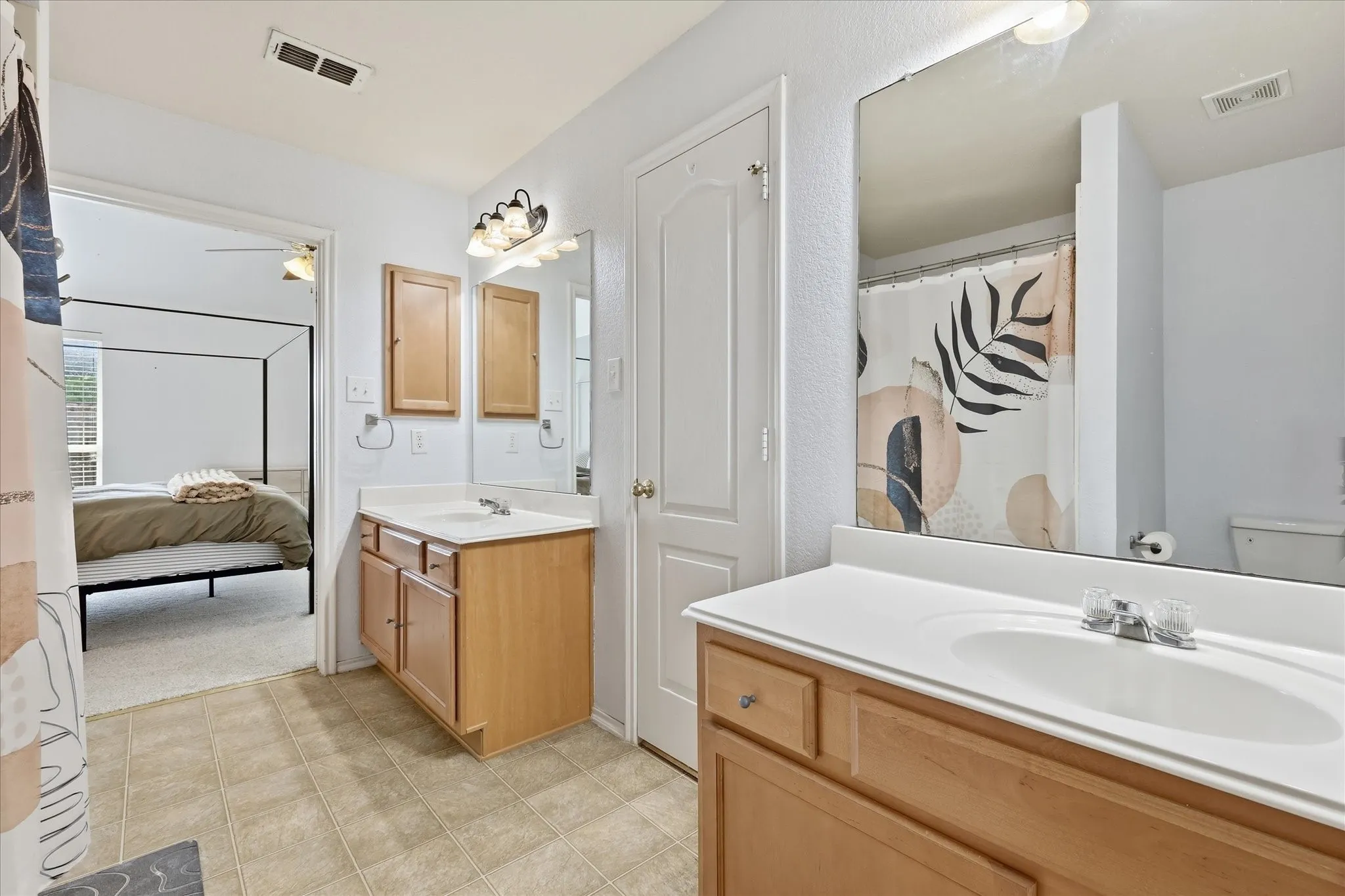 Single Family Residence For Sale in Wise County , 117 Hampton Court, Rhome, Texas 76078, 3 Bedroom, 2 Bathroom, 2 Garage spaces, 1,614 Sqft, built in 2006, mls#21336018, Real Estate Agent in Rhome, Homes For Sale in Wise county, Homes For Sale in Rhome, Realtor in Rhome Texas, Real Estate Brokerage Independent Realty Texas, Luminita Cordes Realtor