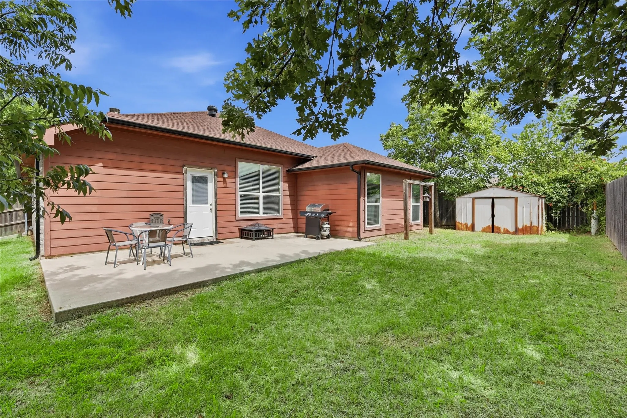 Single Family Residence For Sale in Wise County , 117 Hampton Court, Rhome, Texas 76078, 3 Bedroom, 2 Bathroom, 2 Garage spaces, 1,614 Sqft, built in 2006, mls#21336018, Real Estate Agent in Rhome, Homes For Sale in Wise county, Homes For Sale in Rhome, Realtor in Rhome Texas, Real Estate Brokerage Independent Realty Texas, Luminita Cordes Realtor