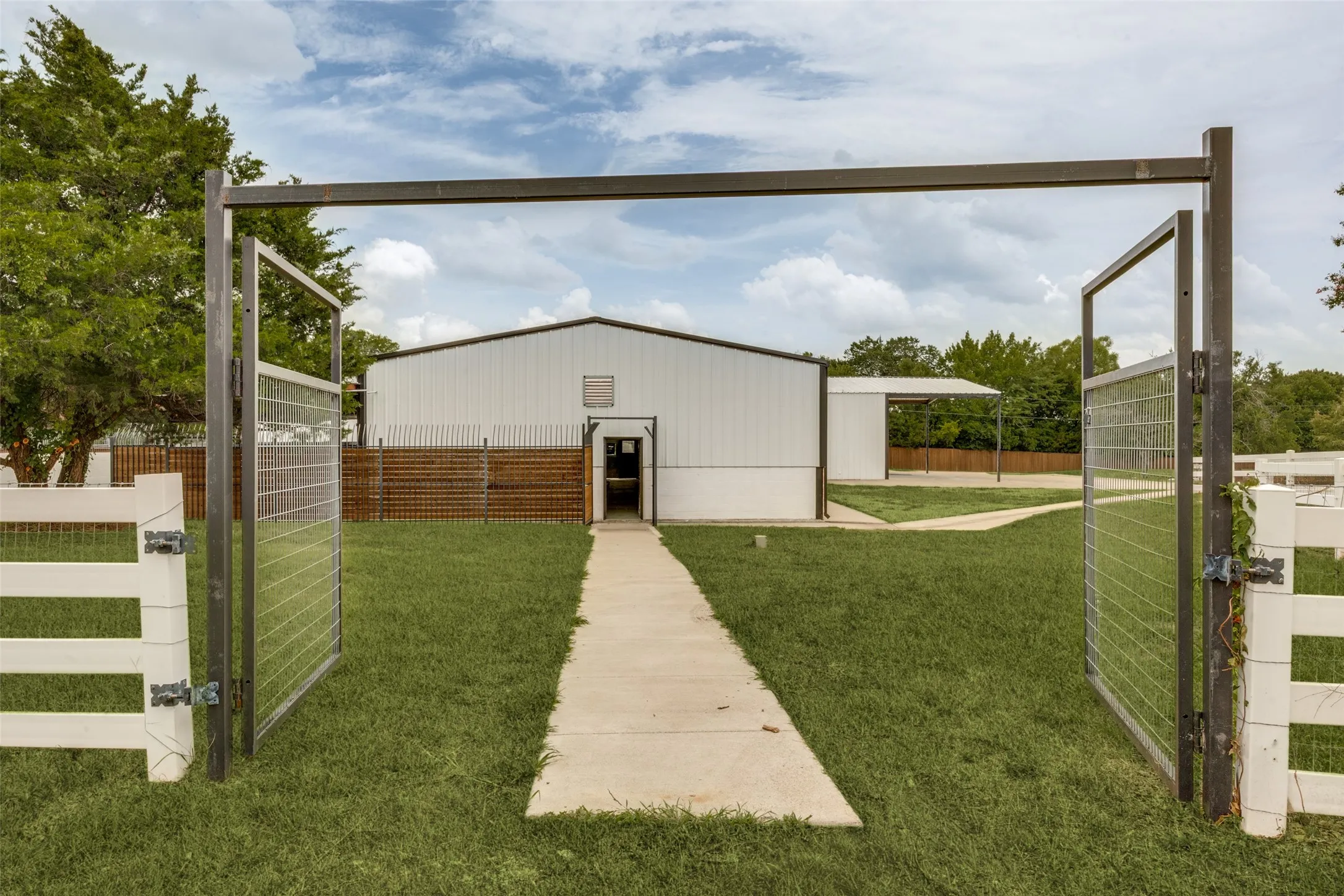 Side entrance to kennels