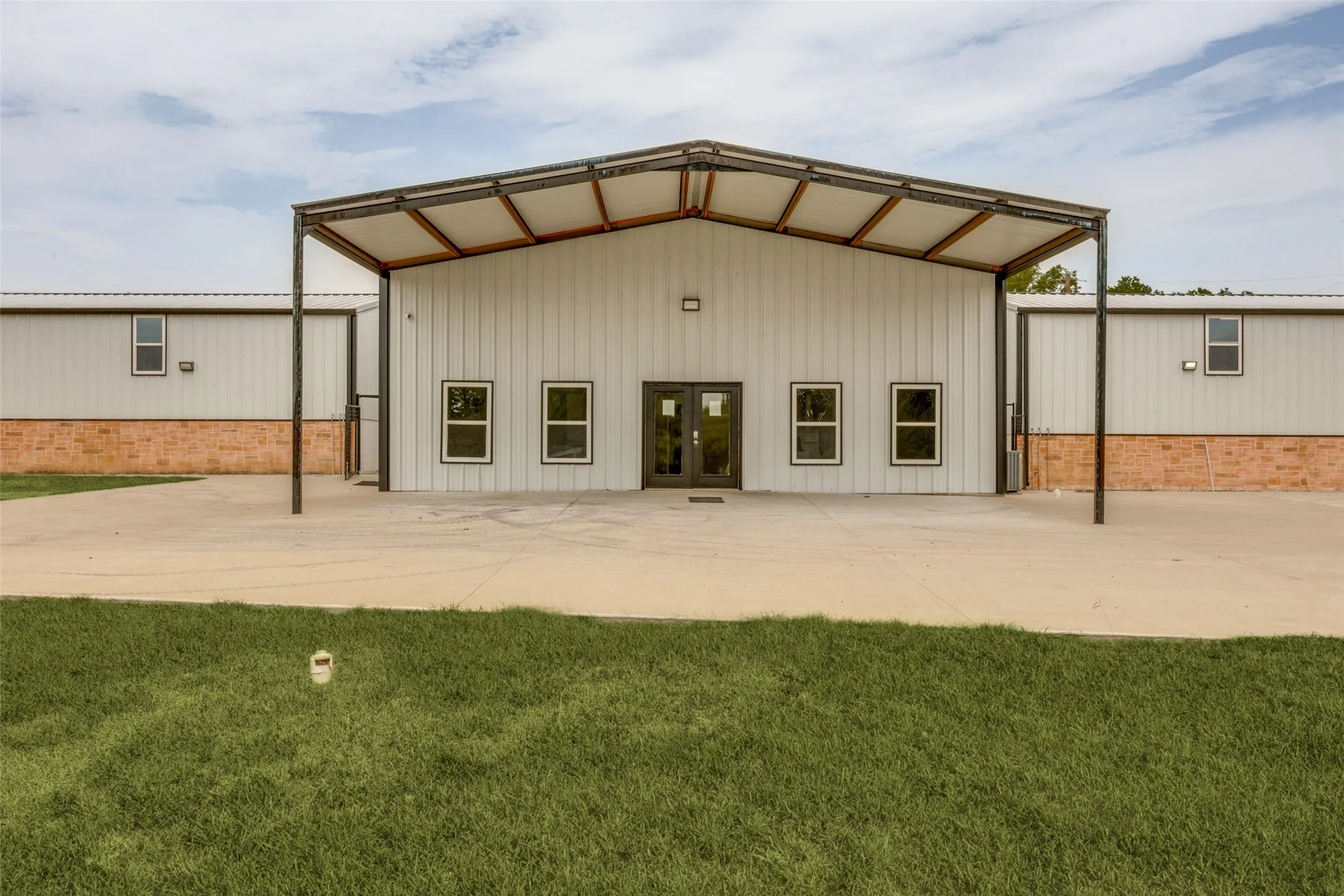 High End Kennel facillity featuring 44 kennels, full A/C with UV purification, Backup Generator, Facility consist of 3 buildings.  with outdoor access for each kennel/covered. Center building features receiption area,offices, laundry/bathing area, Lab, supply room, large indoor workout area for dogs.  Full Security/camera system, back up generator.
