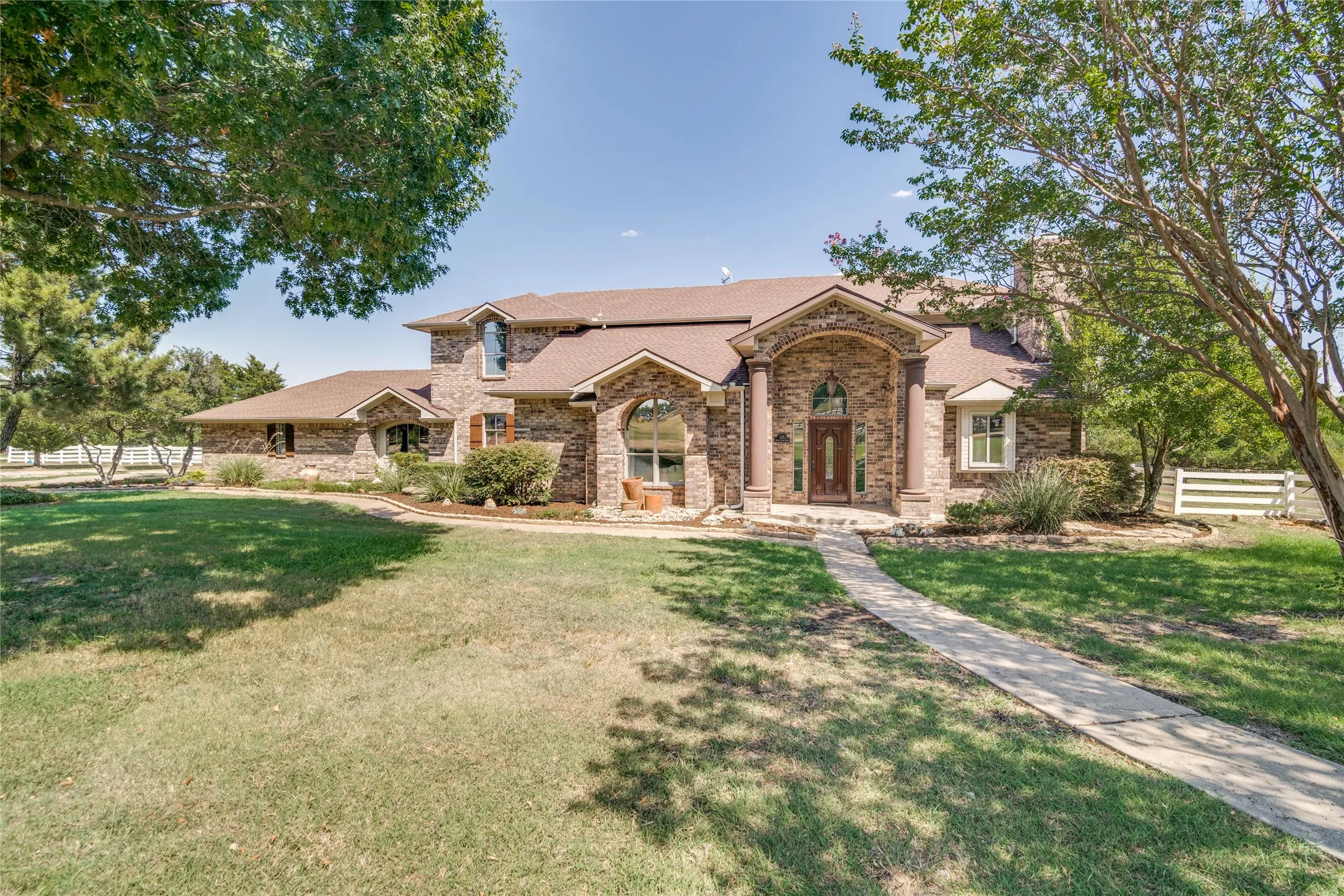Farm For Sale in Rockwall County , 135 Shady Creek Lane, Rockwall, Texas 75087, 5 Bedroom, 5 Bathroom, 2 Garage spaces, 3,858 Sqft, built in 1996, mls#21335420, Real Estate Agent in Rockwall, Homes For Sale in Rockwall county, Homes For Sale in Rockwall, Realtor in Rockwall Texas, Real Estate Brokerage Independent Realty Texas, Luminita Cordes Realtor