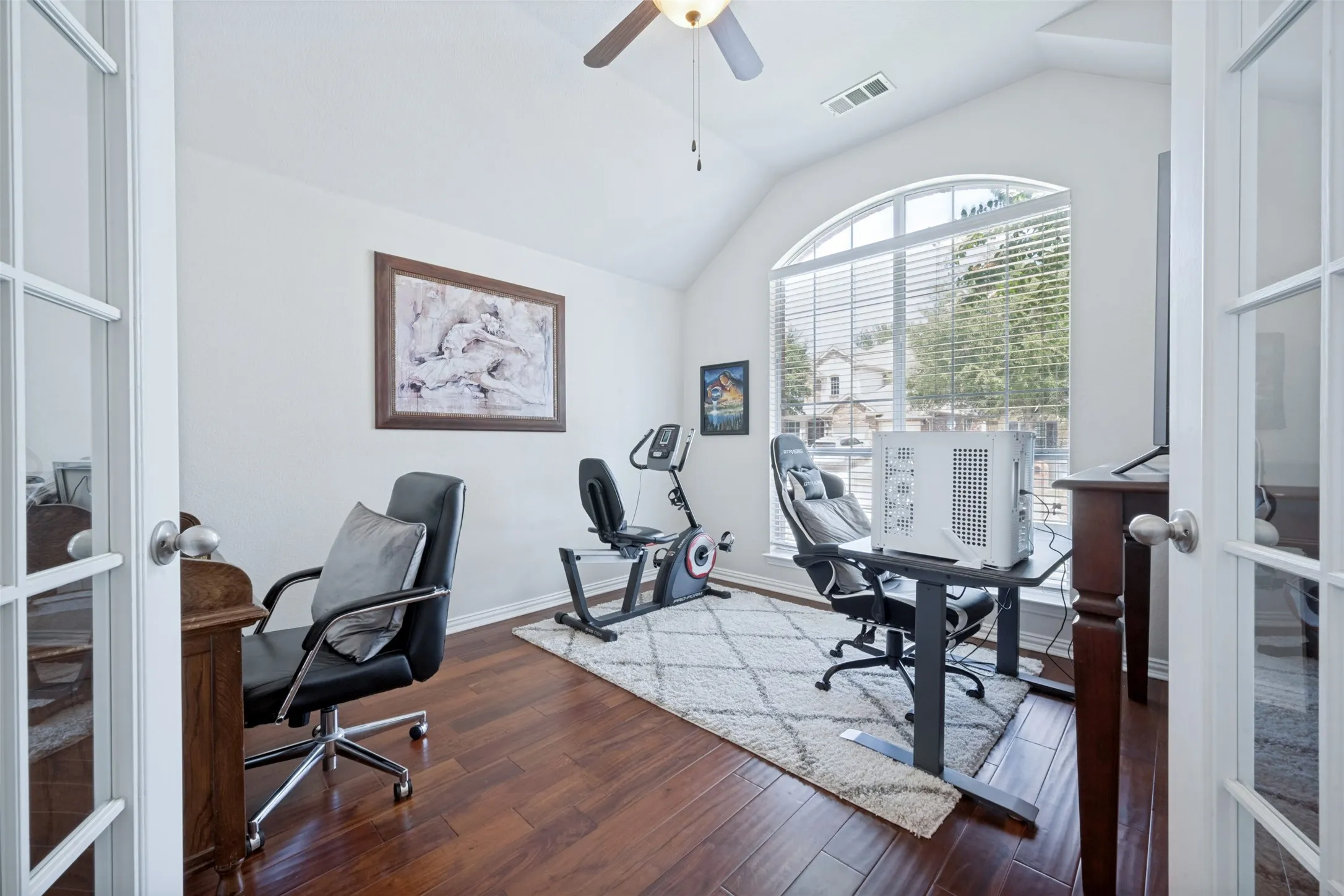 Single Family Residence For Sale in Denton County , 3613 Timothy Drive, Flower Mound, Texas 75022, 3 Bedroom, 2 Bathroom, 2 Garage spaces, 2,127 Sqft, built in 2002, mls#21336027, Real Estate Agent in Flower Mound, Homes For Sale in Denton county, Homes For Sale in Flower Mound, Realtor in Flower Mound Texas, Real Estate Brokerage Independent Realty Texas, Luminita Cordes Realtor