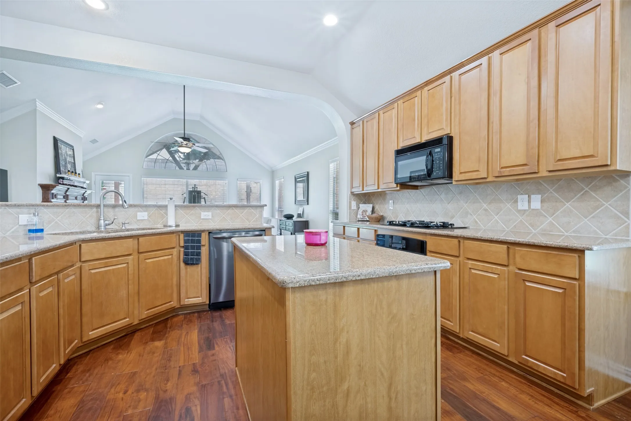 Single Family Residence For Sale in Denton County , 3613 Timothy Drive, Flower Mound, Texas 75022, 3 Bedroom, 2 Bathroom, 2 Garage spaces, 2,127 Sqft, built in 2002, mls#21336027, Real Estate Agent in Flower Mound, Homes For Sale in Denton county, Homes For Sale in Flower Mound, Realtor in Flower Mound Texas, Real Estate Brokerage Independent Realty Texas, Luminita Cordes Realtor