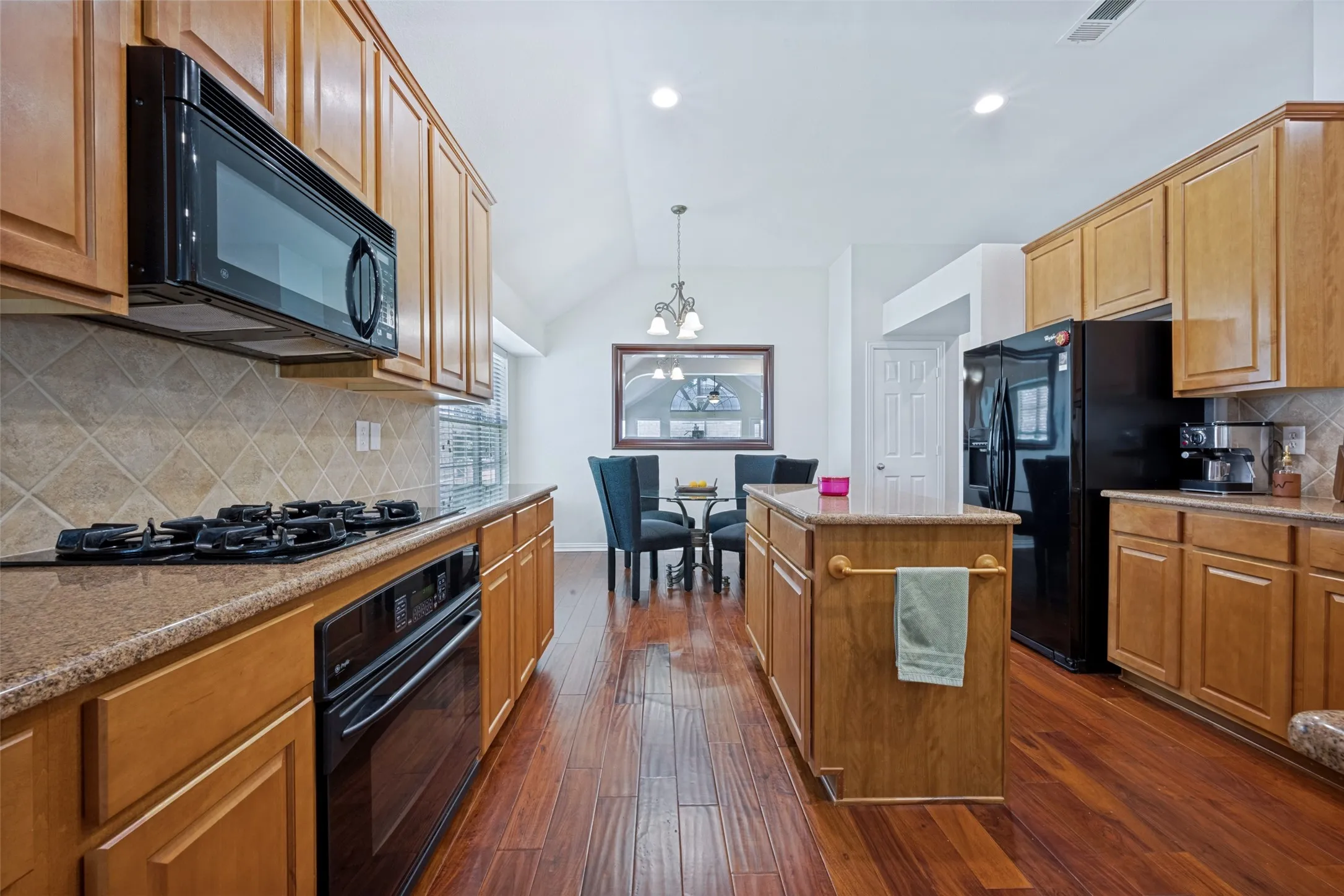 Single Family Residence For Sale in Denton County , 3613 Timothy Drive, Flower Mound, Texas 75022, 3 Bedroom, 2 Bathroom, 2 Garage spaces, 2,127 Sqft, built in 2002, mls#21336027, Real Estate Agent in Flower Mound, Homes For Sale in Denton county, Homes For Sale in Flower Mound, Realtor in Flower Mound Texas, Real Estate Brokerage Independent Realty Texas, Luminita Cordes Realtor