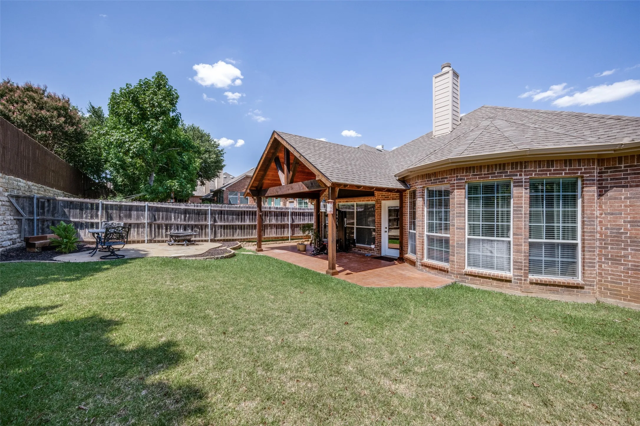 Single Family Residence For Sale in Denton County , 3613 Timothy Drive, Flower Mound, Texas 75022, 3 Bedroom, 2 Bathroom, 2 Garage spaces, 2,127 Sqft, built in 2002, mls#21336027, Real Estate Agent in Flower Mound, Homes For Sale in Denton county, Homes For Sale in Flower Mound, Realtor in Flower Mound Texas, Real Estate Brokerage Independent Realty Texas, Luminita Cordes Realtor