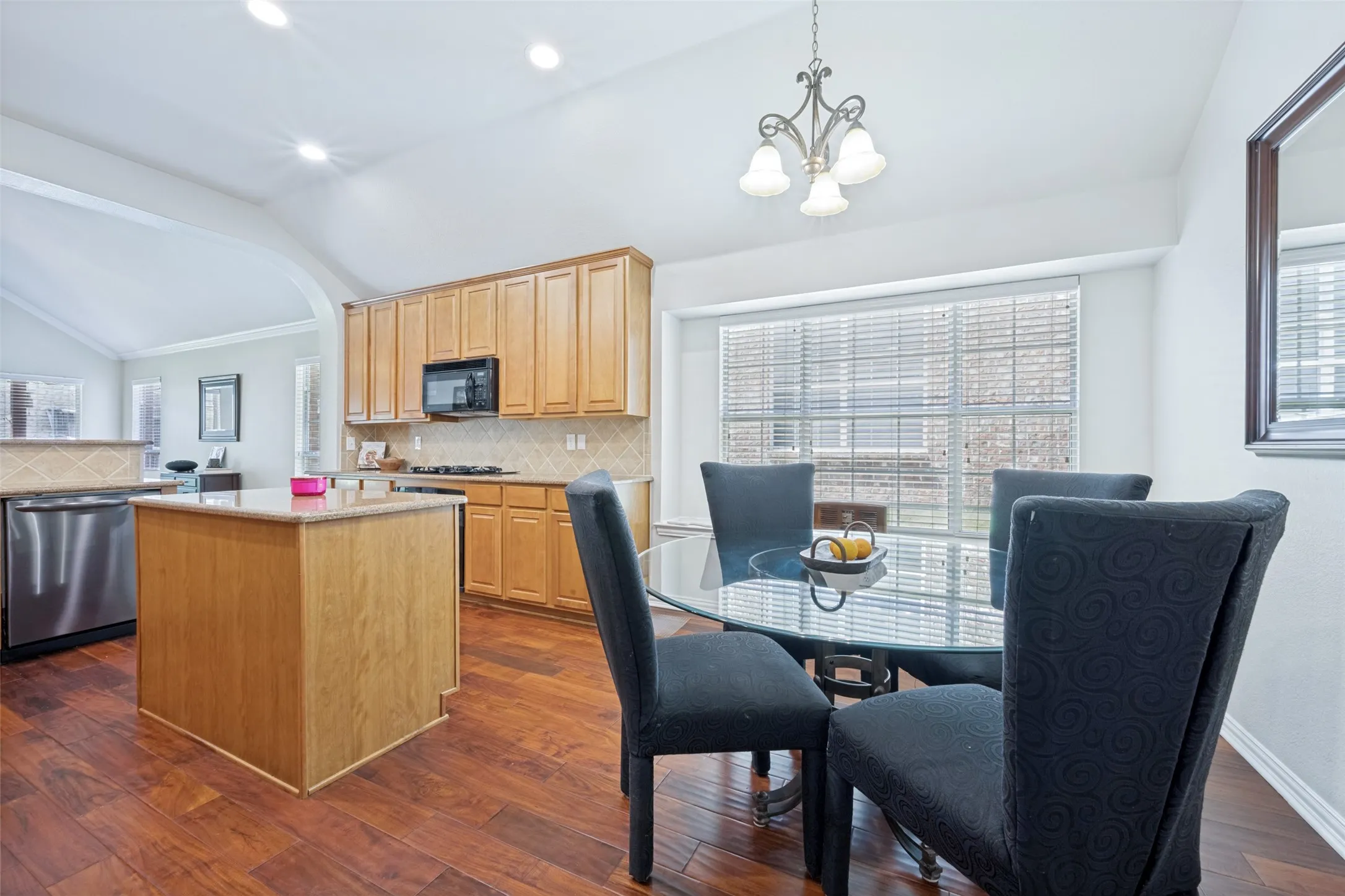 Single Family Residence For Sale in Denton County , 3613 Timothy Drive, Flower Mound, Texas 75022, 3 Bedroom, 2 Bathroom, 2 Garage spaces, 2,127 Sqft, built in 2002, mls#21336027, Real Estate Agent in Flower Mound, Homes For Sale in Denton county, Homes For Sale in Flower Mound, Realtor in Flower Mound Texas, Real Estate Brokerage Independent Realty Texas, Luminita Cordes Realtor