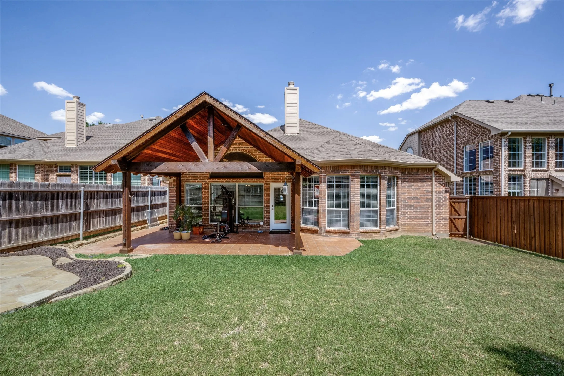 Single Family Residence For Sale in Denton County , 3613 Timothy Drive, Flower Mound, Texas 75022, 3 Bedroom, 2 Bathroom, 2 Garage spaces, 2,127 Sqft, built in 2002, mls#21336027, Real Estate Agent in Flower Mound, Homes For Sale in Denton county, Homes For Sale in Flower Mound, Realtor in Flower Mound Texas, Real Estate Brokerage Independent Realty Texas, Luminita Cordes Realtor