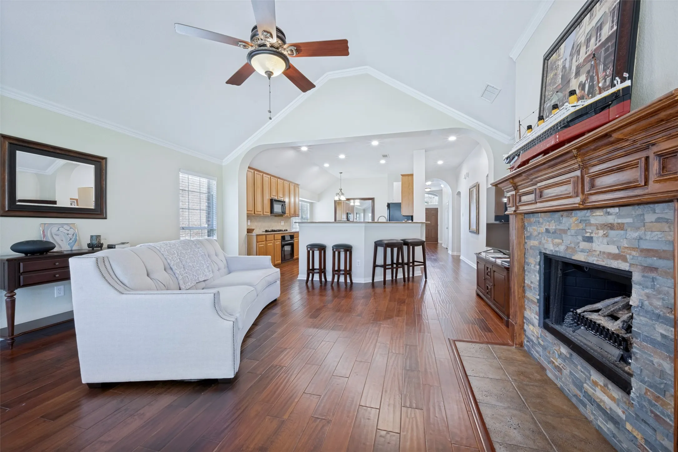 Single Family Residence For Sale in Denton County , 3613 Timothy Drive, Flower Mound, Texas 75022, 3 Bedroom, 2 Bathroom, 2 Garage spaces, 2,127 Sqft, built in 2002, mls#21336027, Real Estate Agent in Flower Mound, Homes For Sale in Denton county, Homes For Sale in Flower Mound, Realtor in Flower Mound Texas, Real Estate Brokerage Independent Realty Texas, Luminita Cordes Realtor