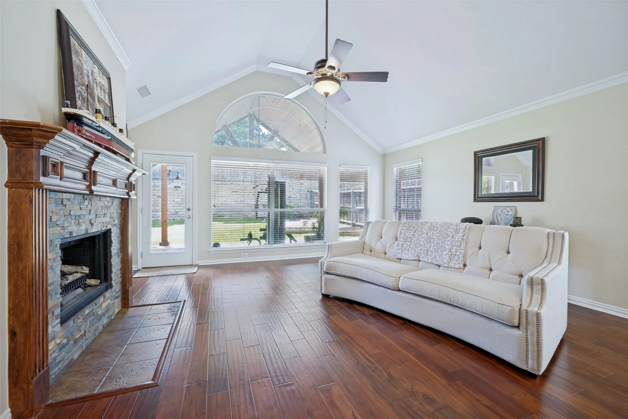 Single Family Residence For Sale in Denton County , 3613 Timothy Drive, Flower Mound, Texas 75022, 3 Bedroom, 2 Bathroom, 2 Garage spaces, 2,127 Sqft, built in 2002, mls#21336027, Real Estate Agent in Flower Mound, Homes For Sale in Denton county, Homes For Sale in Flower Mound, Realtor in Flower Mound Texas, Real Estate Brokerage Independent Realty Texas, Luminita Cordes Realtor