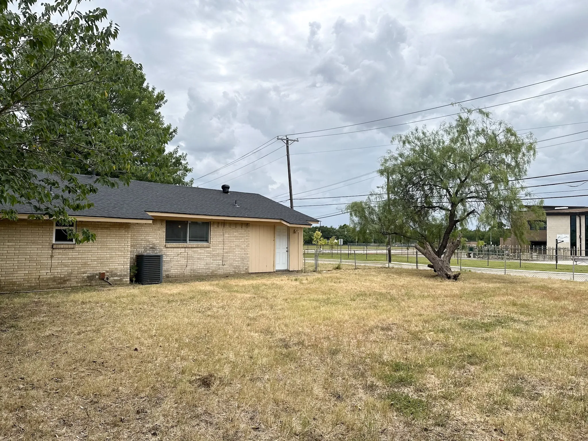 Single Family Residence For Rent in Tarrant County , 701 Tanglewood Drive, Hurst, Texas 76053, 3 Bedroom, 2 Bathroom, Garage spaces, 1,410 Sqft, built in 1965, mls#21333668, Real Estate Agent in Hurst, Homes For Rent in Tarrant county, Homes For Rent in Hurst, Realtor in Hurst Texas, Real Estate Brokerage Independent Realty Texas, Luminita Cordes Realtor