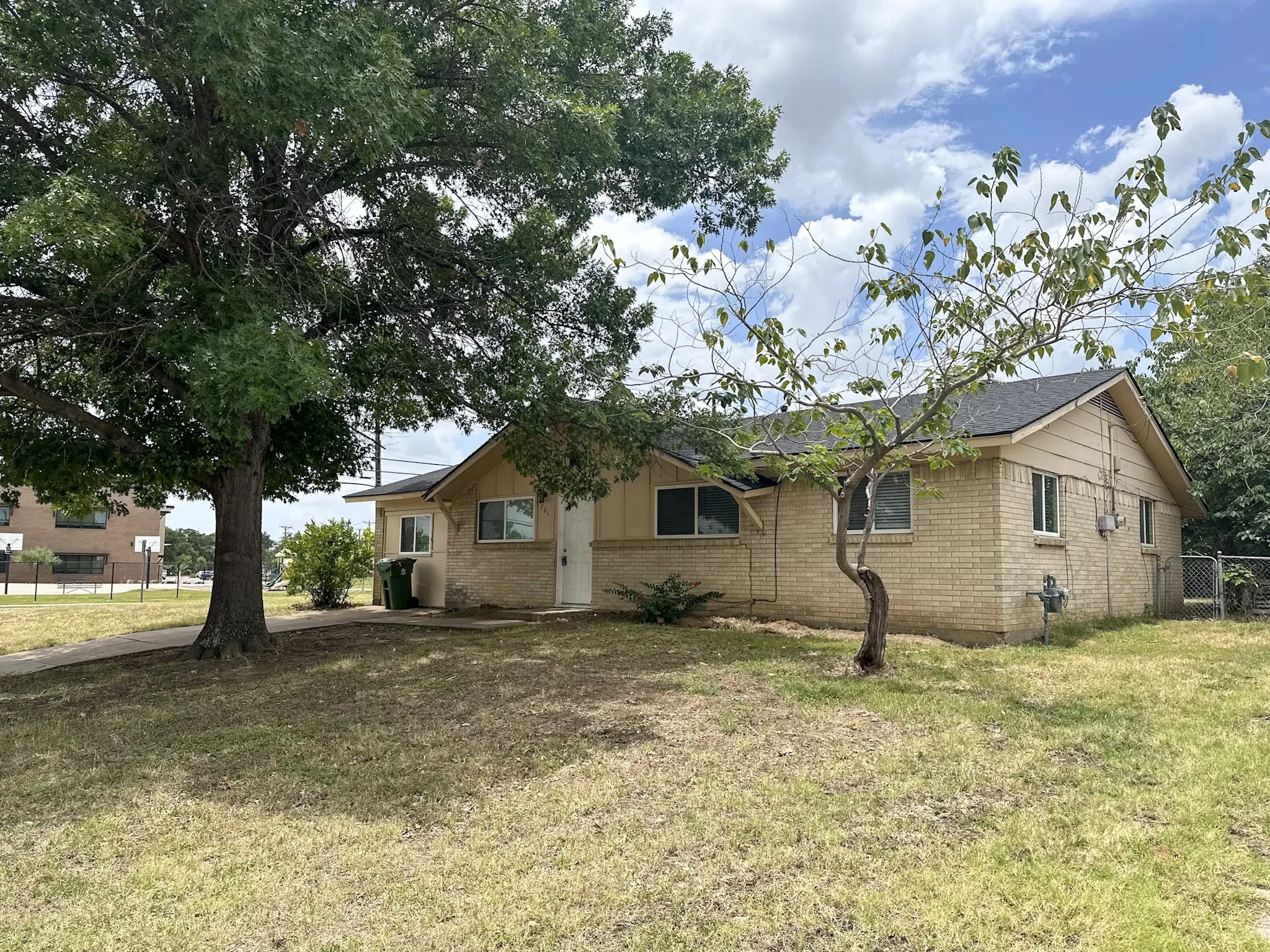 Single Family Residence For Rent in Tarrant County , 701 Tanglewood Drive, Hurst, Texas 76053, 3 Bedroom, 2 Bathroom, Garage spaces, 1,410 Sqft, built in 1965, mls#21333668, Real Estate Agent in Hurst, Homes For Rent in Tarrant county, Homes For Rent in Hurst, Realtor in Hurst Texas, Real Estate Brokerage Independent Realty Texas, Luminita Cordes Realtor