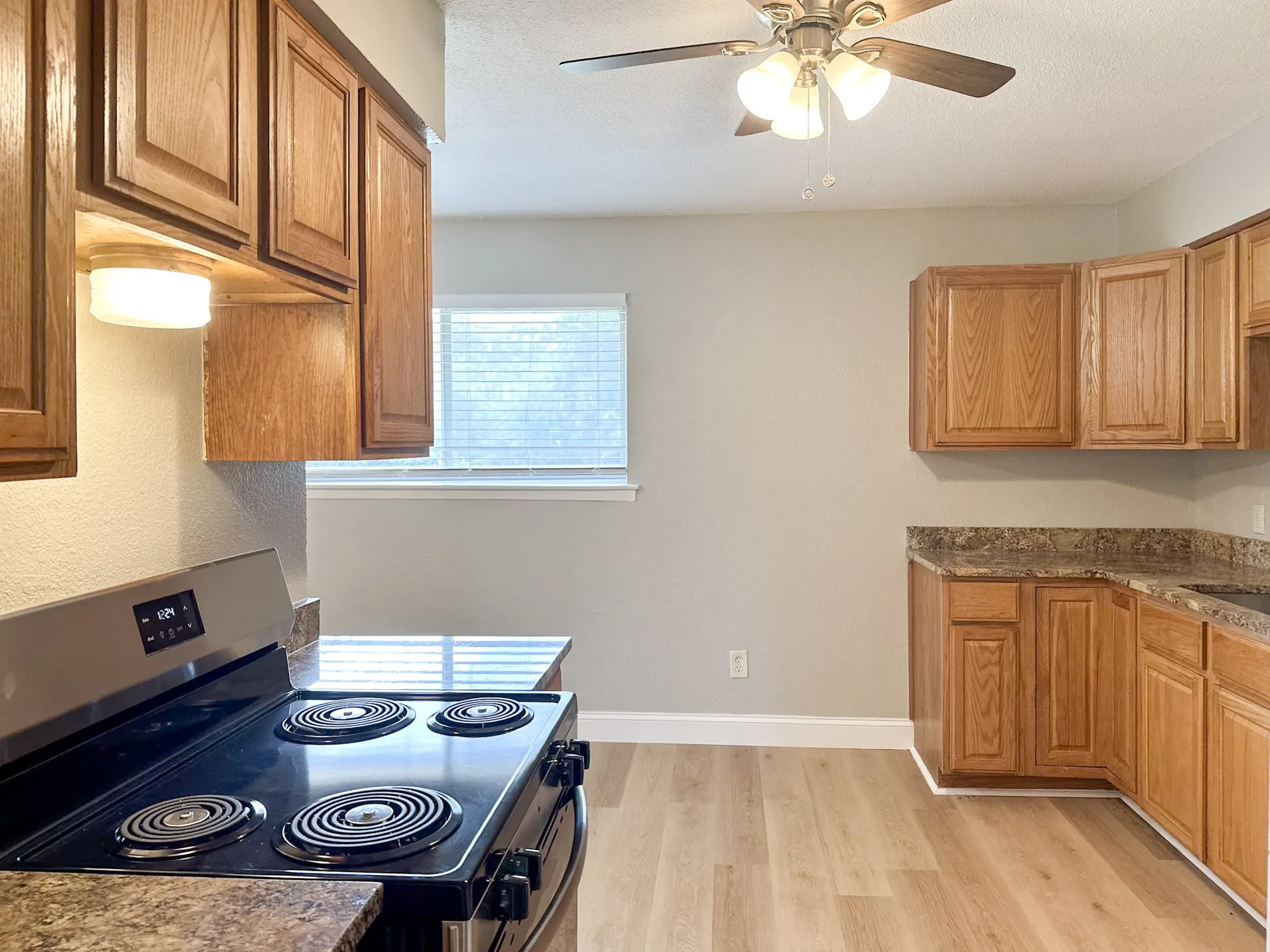 Single Family Residence For Rent in Tarrant County , 701 Tanglewood Drive, Hurst, Texas 76053, 3 Bedroom, 2 Bathroom, Garage spaces, 1,410 Sqft, built in 1965, mls#21333668, Real Estate Agent in Hurst, Homes For Rent in Tarrant county, Homes For Rent in Hurst, Realtor in Hurst Texas, Real Estate Brokerage Independent Realty Texas, Luminita Cordes Realtor