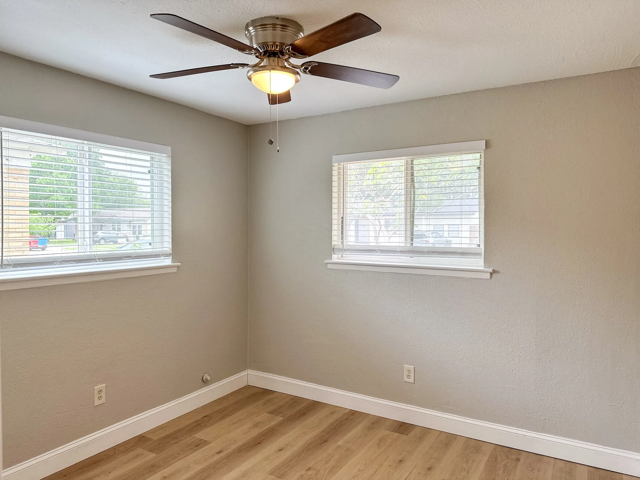 Single Family Residence For Rent in Tarrant County , 701 Tanglewood Drive, Hurst, Texas 76053, 3 Bedroom, 2 Bathroom, Garage spaces, 1,410 Sqft, built in 1965, mls#21333668, Real Estate Agent in Hurst, Homes For Rent in Tarrant county, Homes For Rent in Hurst, Realtor in Hurst Texas, Real Estate Brokerage Independent Realty Texas, Luminita Cordes Realtor