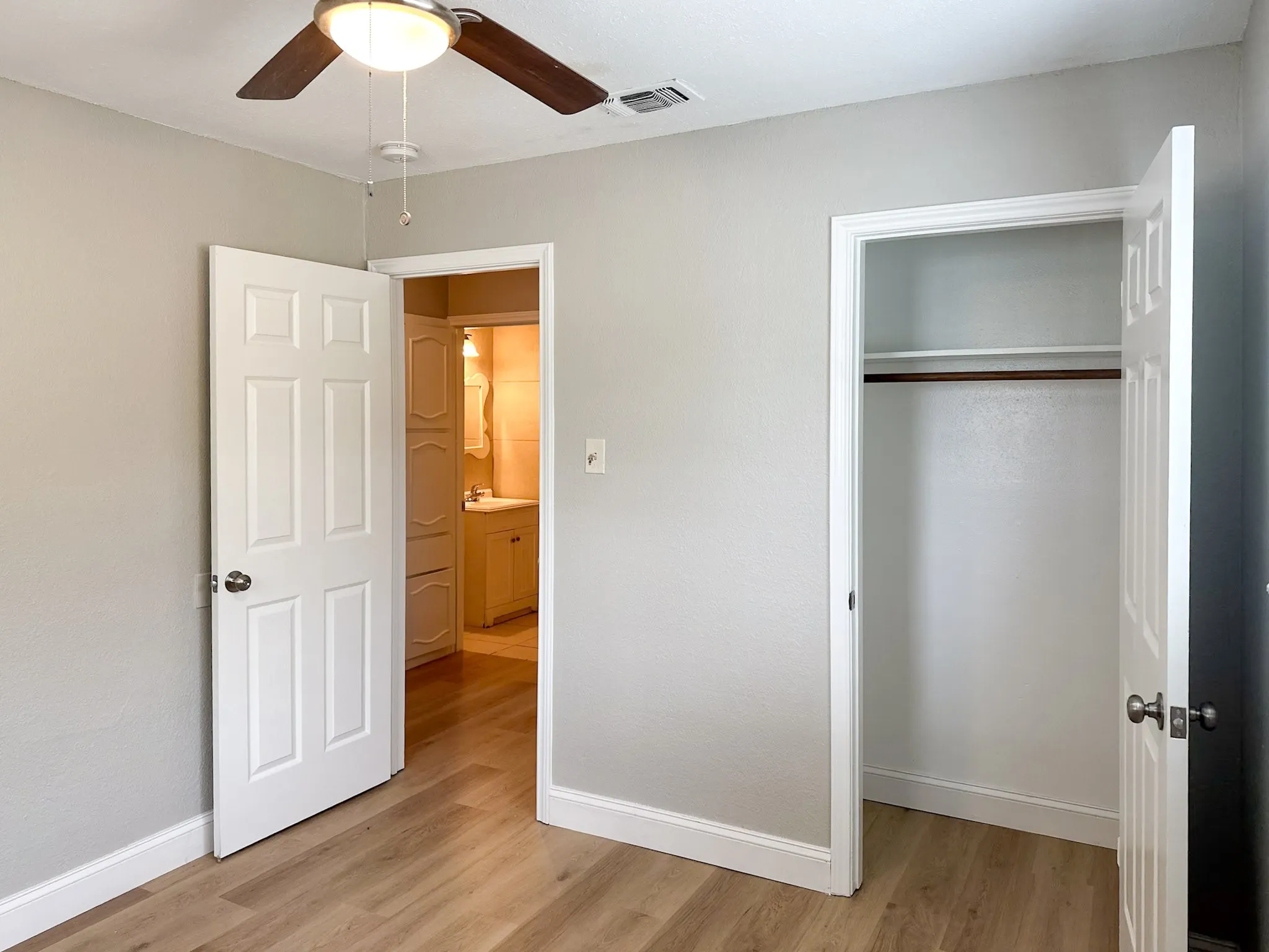 Single Family Residence For Rent in Tarrant County , 701 Tanglewood Drive, Hurst, Texas 76053, 3 Bedroom, 2 Bathroom, Garage spaces, 1,410 Sqft, built in 1965, mls#21333668, Real Estate Agent in Hurst, Homes For Rent in Tarrant county, Homes For Rent in Hurst, Realtor in Hurst Texas, Real Estate Brokerage Independent Realty Texas, Luminita Cordes Realtor