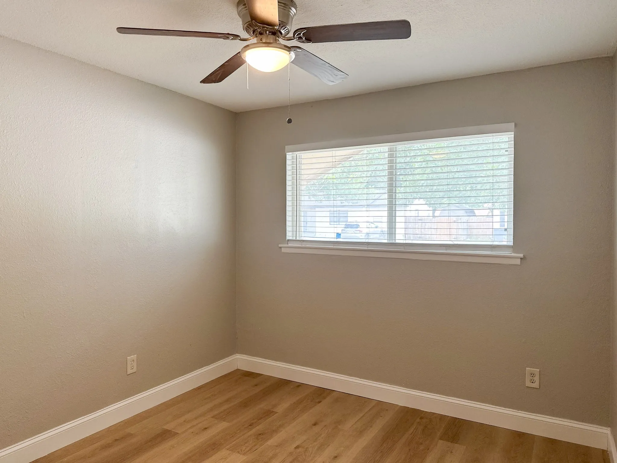 Single Family Residence For Rent in Tarrant County , 701 Tanglewood Drive, Hurst, Texas 76053, 3 Bedroom, 2 Bathroom, Garage spaces, 1,410 Sqft, built in 1965, mls#21333668, Real Estate Agent in Hurst, Homes For Rent in Tarrant county, Homes For Rent in Hurst, Realtor in Hurst Texas, Real Estate Brokerage Independent Realty Texas, Luminita Cordes Realtor