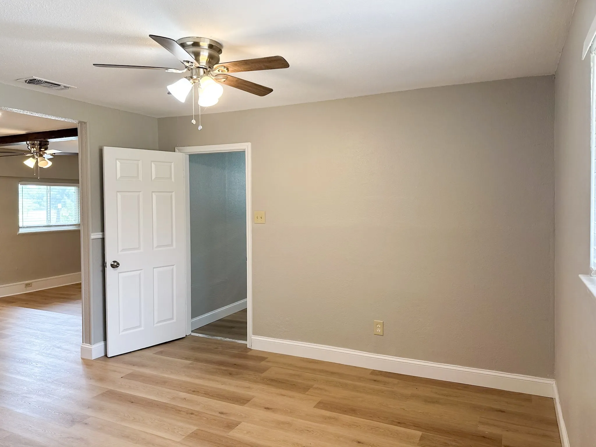Single Family Residence For Rent in Tarrant County , 701 Tanglewood Drive, Hurst, Texas 76053, 3 Bedroom, 2 Bathroom, Garage spaces, 1,410 Sqft, built in 1965, mls#21333668, Real Estate Agent in Hurst, Homes For Rent in Tarrant county, Homes For Rent in Hurst, Realtor in Hurst Texas, Real Estate Brokerage Independent Realty Texas, Luminita Cordes Realtor