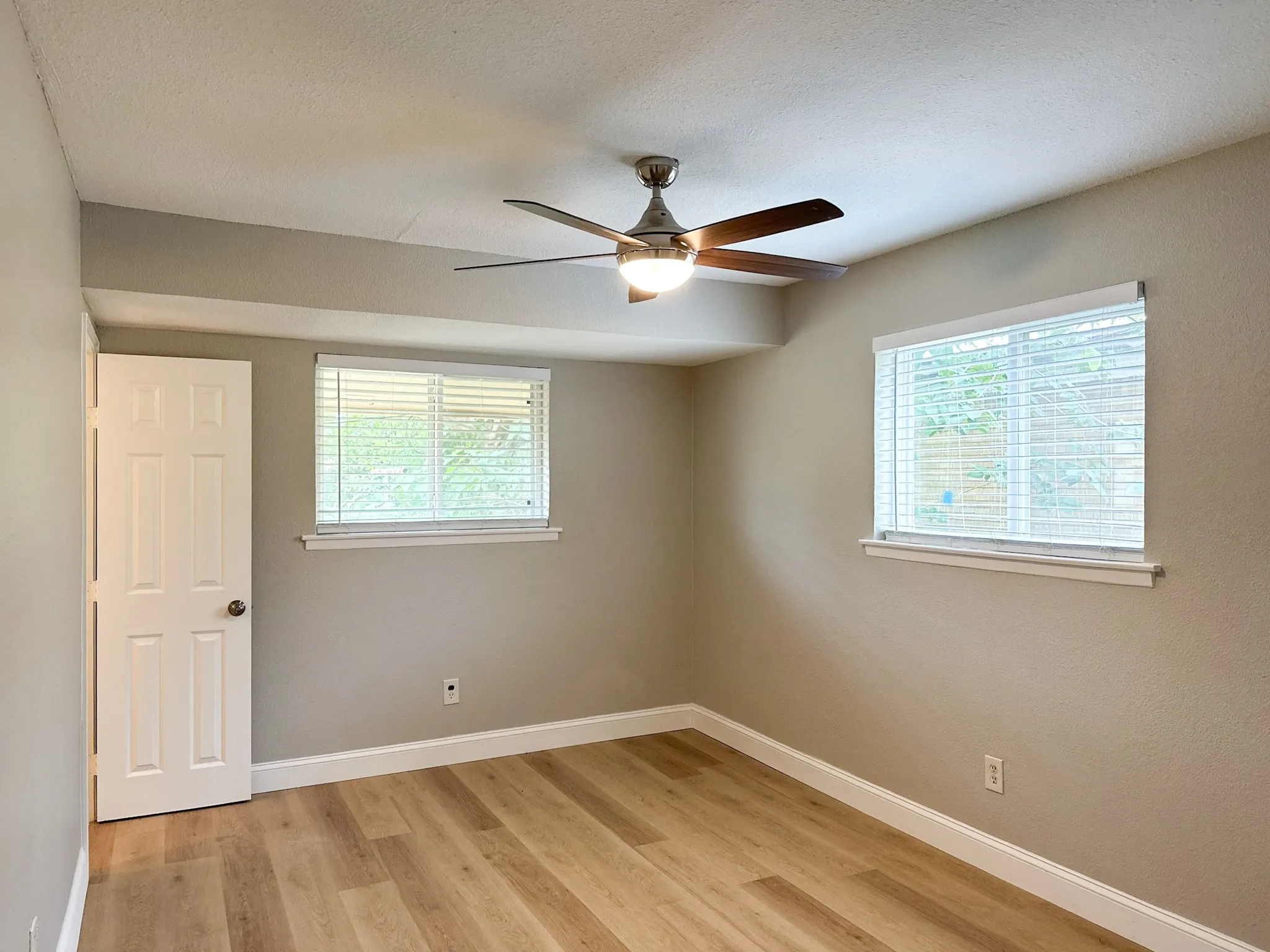 Single Family Residence For Rent in Tarrant County , 701 Tanglewood Drive, Hurst, Texas 76053, 3 Bedroom, 2 Bathroom, Garage spaces, 1,410 Sqft, built in 1965, mls#21333668, Real Estate Agent in Hurst, Homes For Rent in Tarrant county, Homes For Rent in Hurst, Realtor in Hurst Texas, Real Estate Brokerage Independent Realty Texas, Luminita Cordes Realtor