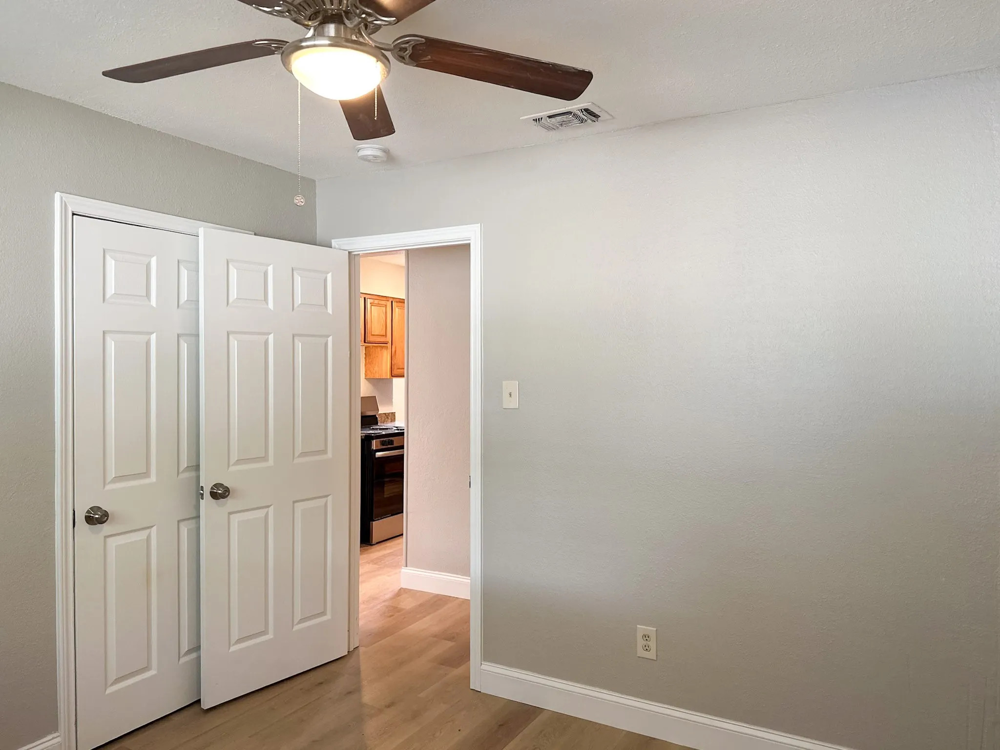 Single Family Residence For Rent in Tarrant County , 701 Tanglewood Drive, Hurst, Texas 76053, 3 Bedroom, 2 Bathroom, Garage spaces, 1,410 Sqft, built in 1965, mls#21333668, Real Estate Agent in Hurst, Homes For Rent in Tarrant county, Homes For Rent in Hurst, Realtor in Hurst Texas, Real Estate Brokerage Independent Realty Texas, Luminita Cordes Realtor