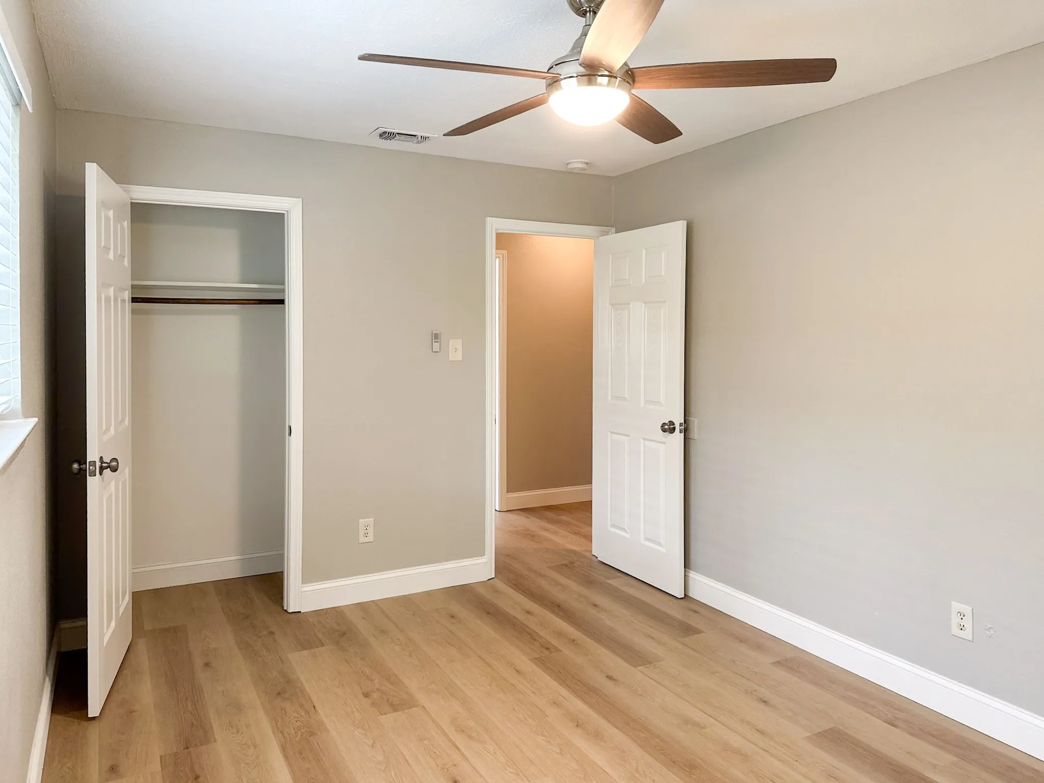 Single Family Residence For Rent in Tarrant County , 701 Tanglewood Drive, Hurst, Texas 76053, 3 Bedroom, 2 Bathroom, Garage spaces, 1,410 Sqft, built in 1965, mls#21333668, Real Estate Agent in Hurst, Homes For Rent in Tarrant county, Homes For Rent in Hurst, Realtor in Hurst Texas, Real Estate Brokerage Independent Realty Texas, Luminita Cordes Realtor