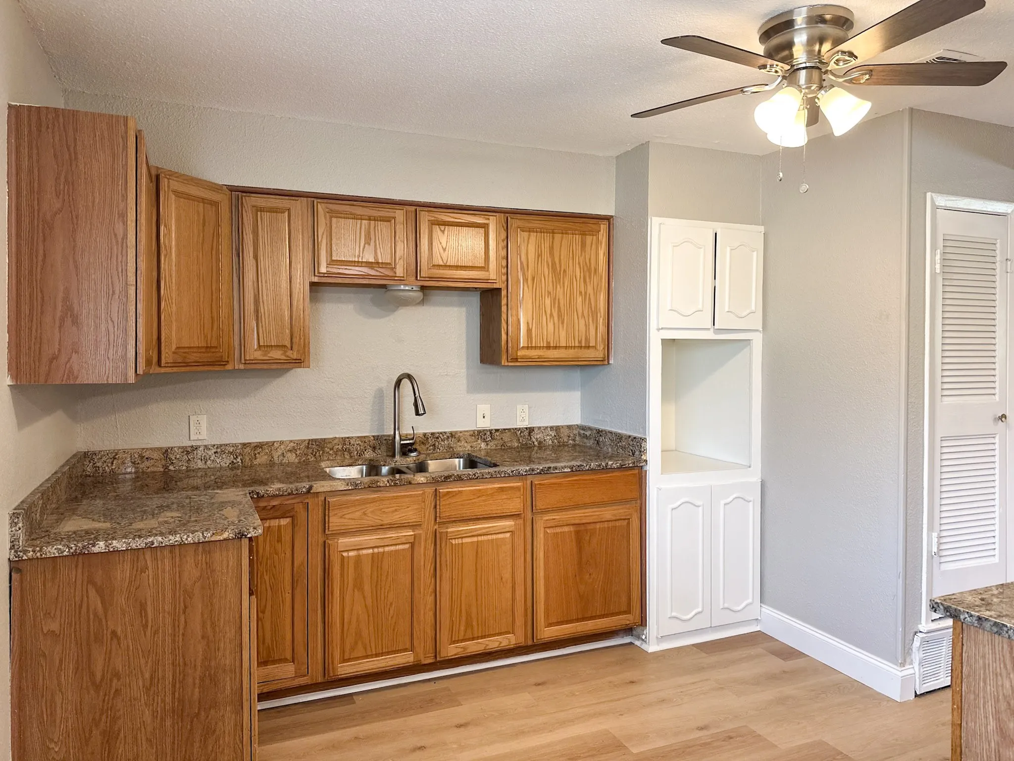 Single Family Residence For Rent in Tarrant County , 701 Tanglewood Drive, Hurst, Texas 76053, 3 Bedroom, 2 Bathroom, Garage spaces, 1,410 Sqft, built in 1965, mls#21333668, Real Estate Agent in Hurst, Homes For Rent in Tarrant county, Homes For Rent in Hurst, Realtor in Hurst Texas, Real Estate Brokerage Independent Realty Texas, Luminita Cordes Realtor