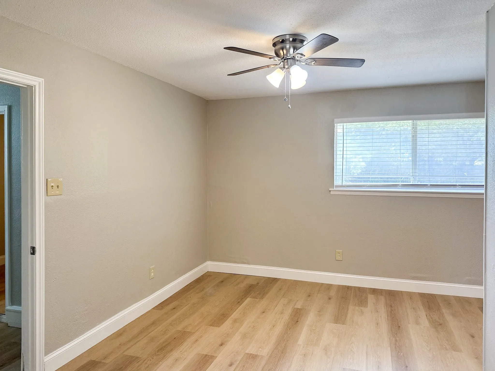 Single Family Residence For Rent in Tarrant County , 701 Tanglewood Drive, Hurst, Texas 76053, 3 Bedroom, 2 Bathroom, Garage spaces, 1,410 Sqft, built in 1965, mls#21333668, Real Estate Agent in Hurst, Homes For Rent in Tarrant county, Homes For Rent in Hurst, Realtor in Hurst Texas, Real Estate Brokerage Independent Realty Texas, Luminita Cordes Realtor