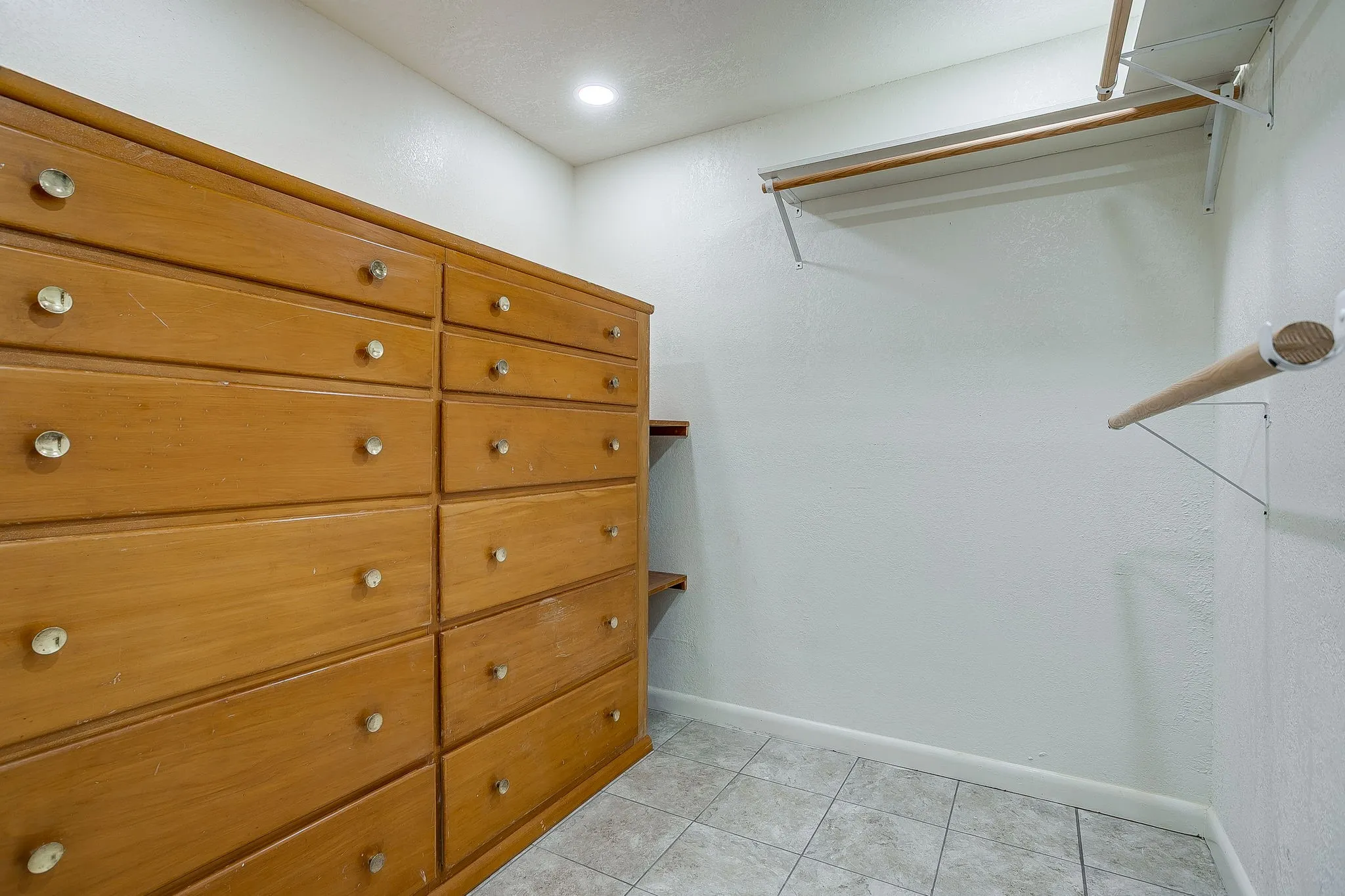 Walk in closet featuring light tile patterned flooring