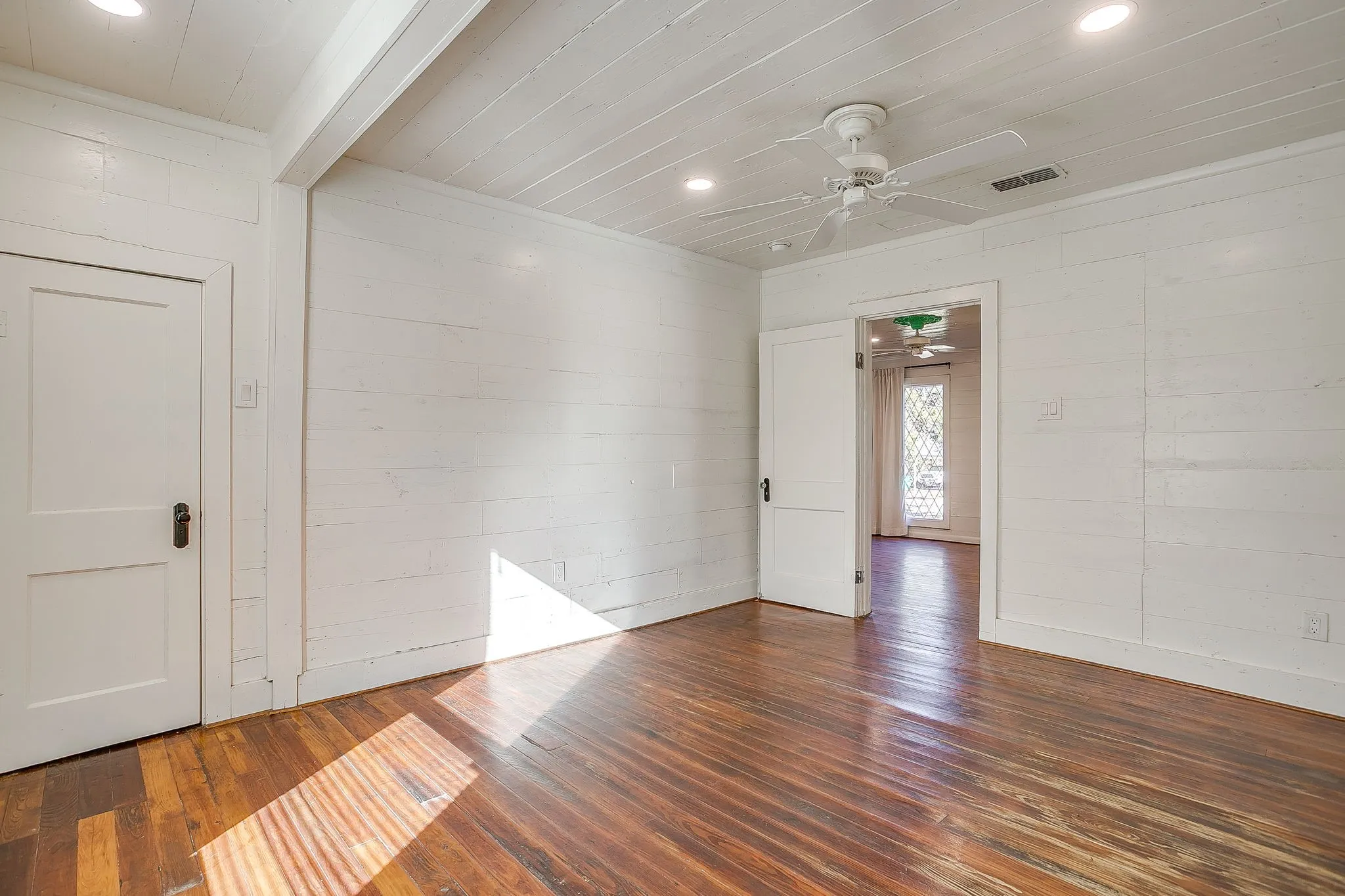 Spare room featuring recessed lighting, dark wood-style floors, and a ceiling fan