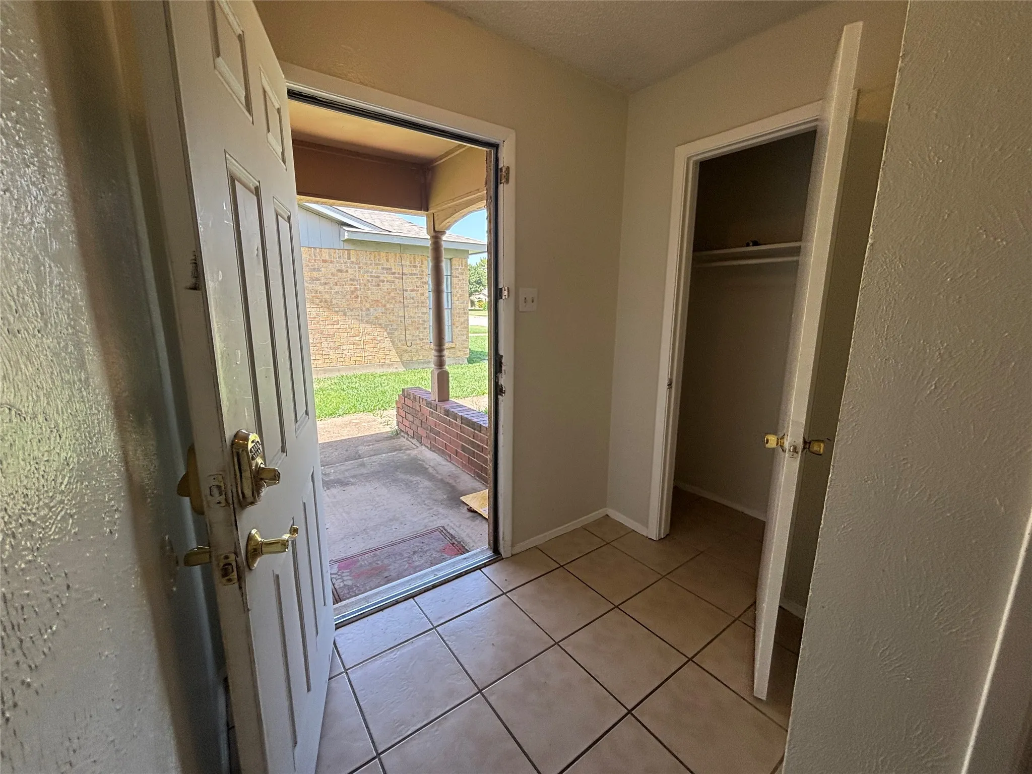 Duplex For Rent in Tarrant County , 1008 Poplar Street 1008, Benbrook, Texas 76126, 2 Bedroom, 2 Bathroom, Garage spaces, 1,300 Sqft, built in 1979, mls#21326037, Real Estate Agent in Benbrook, Homes For Rent in Tarrant county, Homes For Rent in Benbrook, Realtor in Benbrook Texas, Real Estate Brokerage Independent Realty Texas, Luminita Cordes Realtor