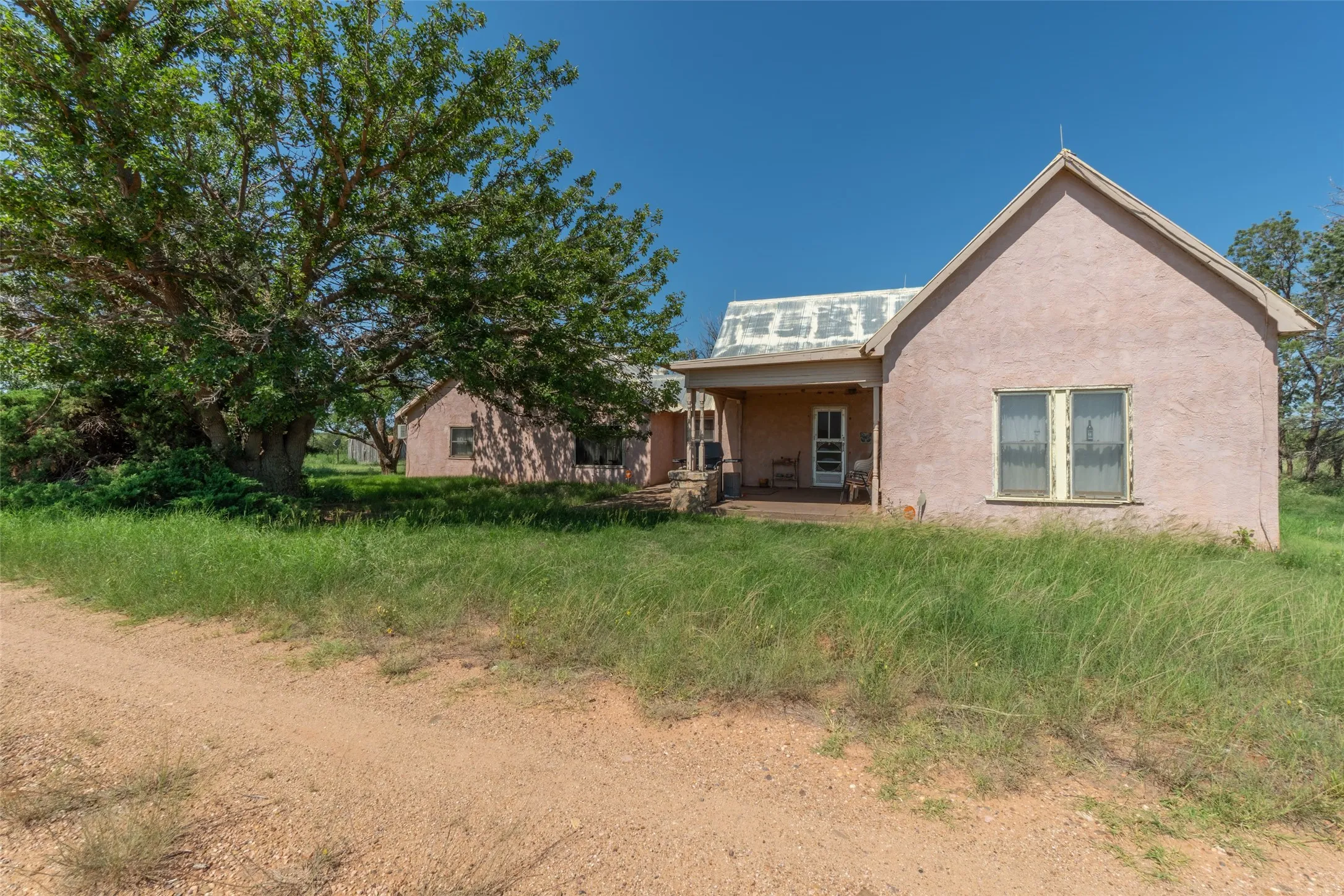 Ranch For Sale in Collingsworth County , 15400 County Road I, Wellington, Texas 79079, 0, 0, Garage spaces, 0 Sqft, built in 1930, mls#21335914, Real Estate Agent in Wellington, Homes For Sale in Collingsworth county, Homes For Sale in Wellington, Realtor in Wellington Texas, Real Estate Brokerage Independent Realty Texas, Luminita Cordes Realtor