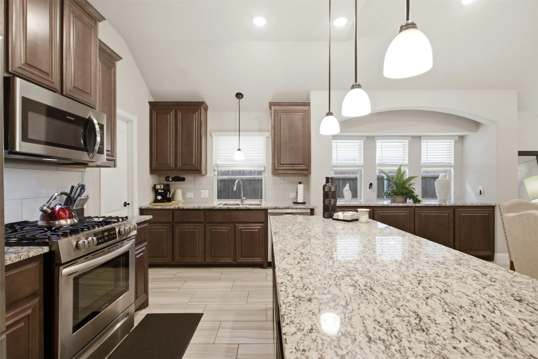 Single Family Residence For Rent in Johnson County , 540 Ramon Street, Burleson, Texas 76028, 4 Bedroom, 2 Bathroom, 2 Garage spaces, 2,430 Sqft, built in 2022, Price $3,900, mls#21336055, Real Estate Agent in Burleson, Homes For Rent in Johnson county, Homes For Rent in Burleson, Realtor in Burleson Texas, Real Estate Brokerage Independent Realty Texas, Luminita Cordes Realtor