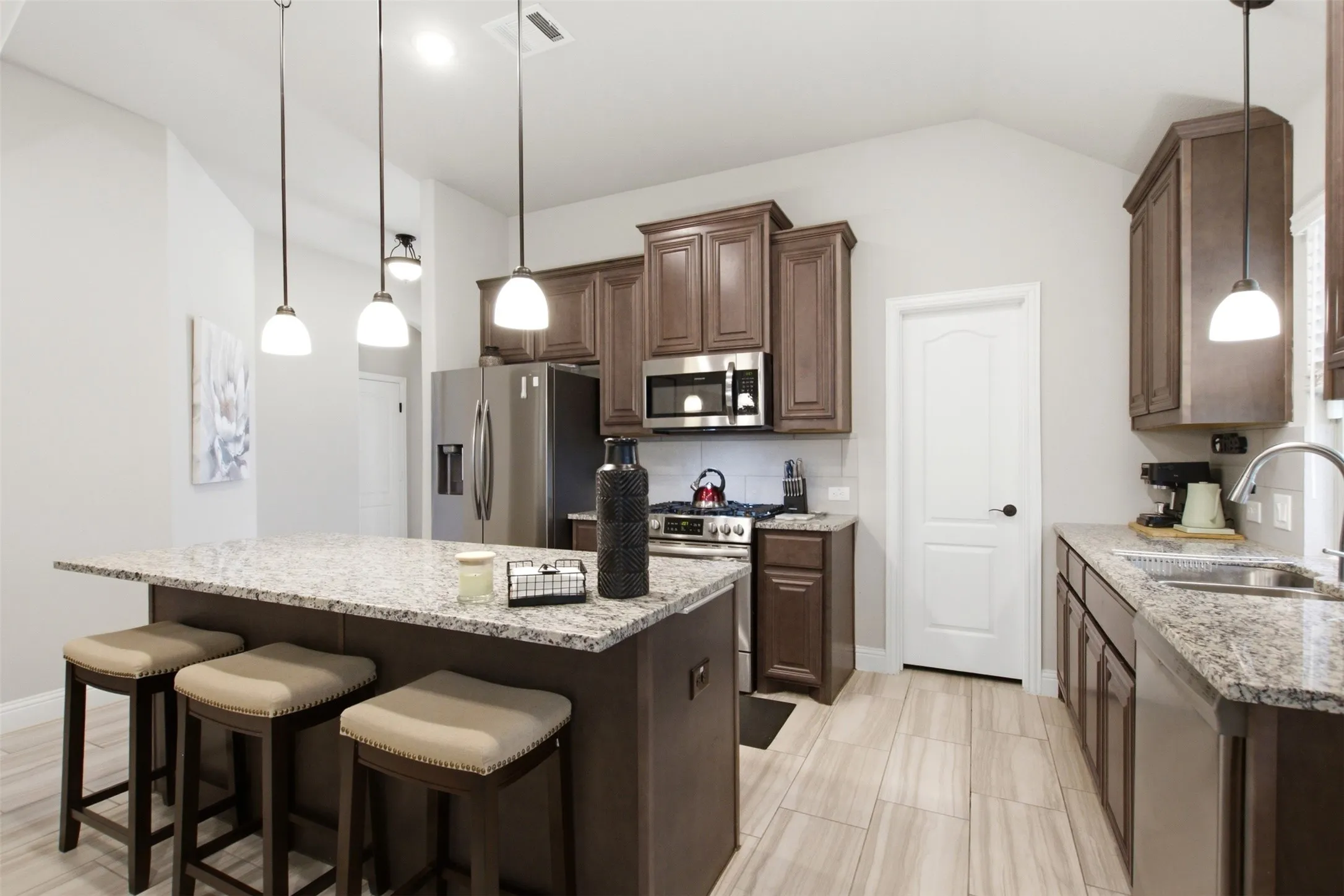 Single Family Residence For Rent in Johnson County , 540 Ramon Street, Burleson, Texas 76028, 4 Bedroom, 2 Bathroom, 2 Garage spaces, 2,430 Sqft, built in 2022, Price $3,900, mls#21336055, Real Estate Agent in Burleson, Homes For Rent in Johnson county, Homes For Rent in Burleson, Realtor in Burleson Texas, Real Estate Brokerage Independent Realty Texas, Luminita Cordes Realtor