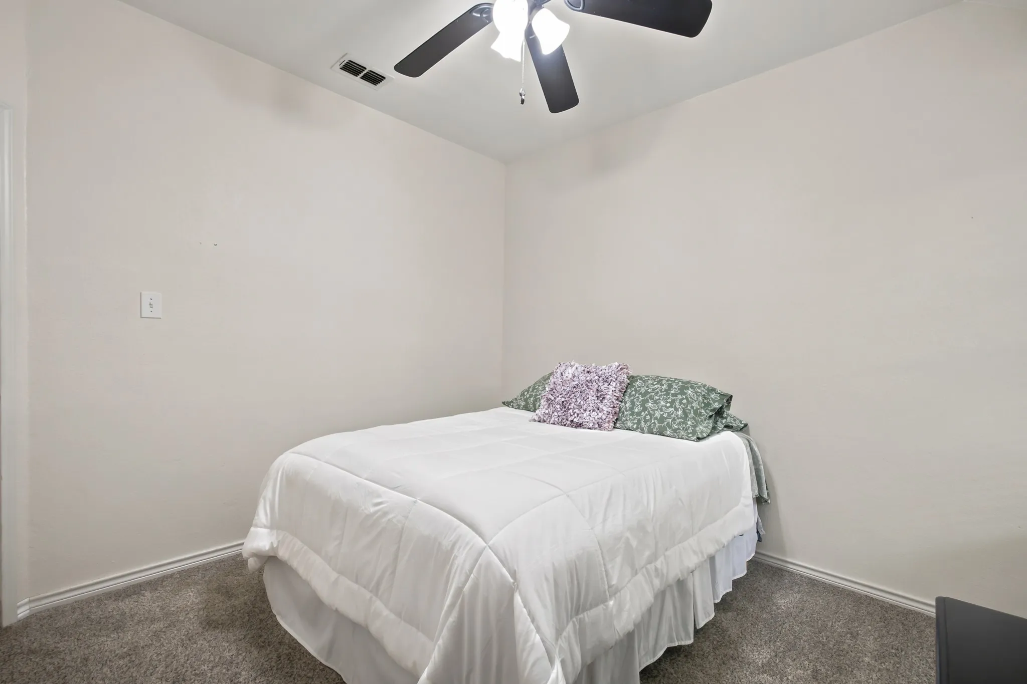 Single Family Residence For Sale in Denton County , 2916 Shadow Oak Court, Flower Mound, Texas 75028, 4 Bedroom, 2 Bathroom, 2 Garage spaces, 2,330 Sqft, built in 1991, mls#21318372, Real Estate Agent in Flower Mound, Homes For Sale in Denton county, Homes For Sale in Flower Mound, Realtor in Flower Mound Texas, Real Estate Brokerage Independent Realty Texas, Luminita Cordes Realtor