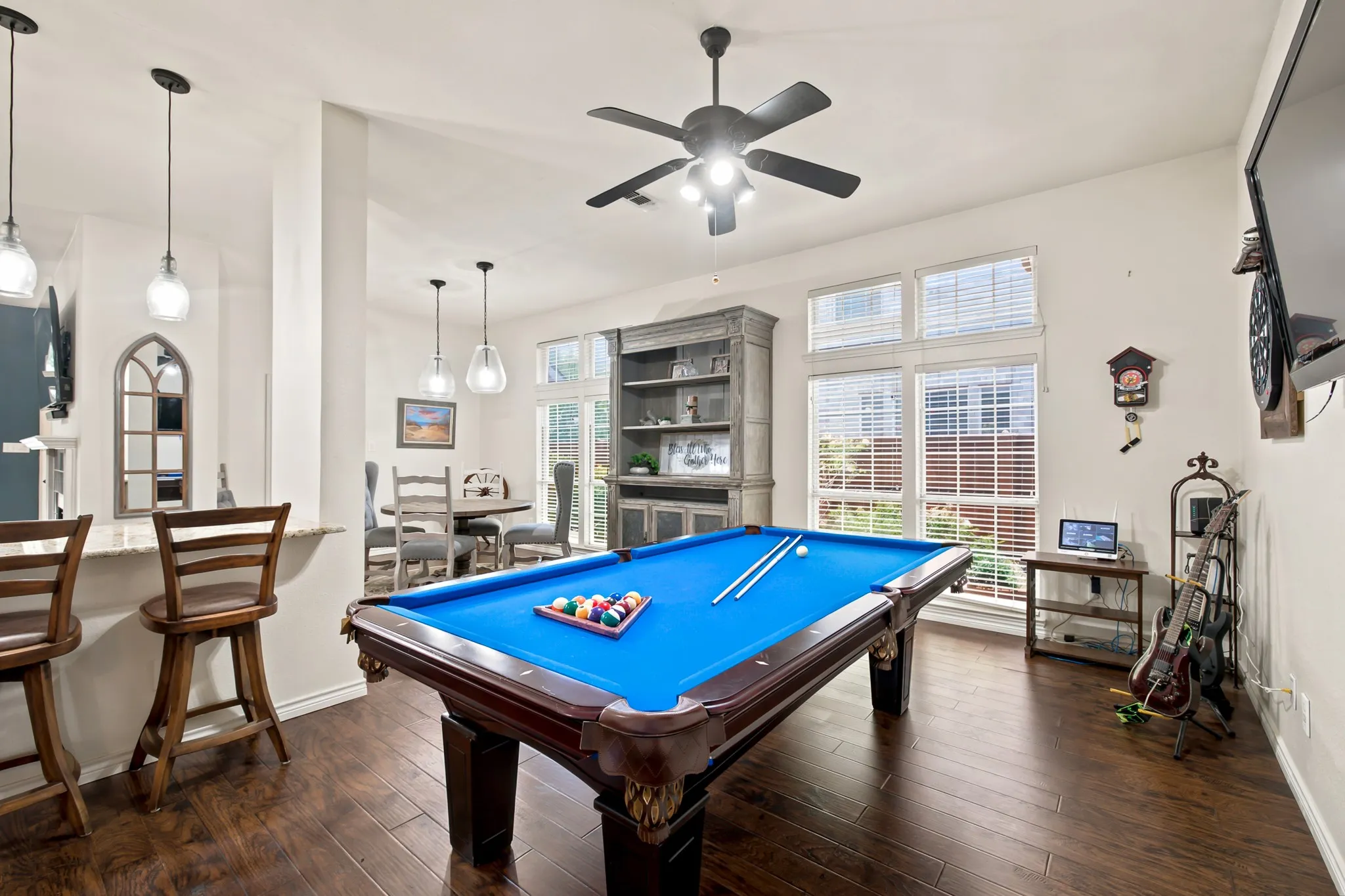 Single Family Residence For Sale in Denton County , 2916 Shadow Oak Court, Flower Mound, Texas 75028, 4 Bedroom, 2 Bathroom, 2 Garage spaces, 2,330 Sqft, built in 1991, mls#21318372, Real Estate Agent in Flower Mound, Homes For Sale in Denton county, Homes For Sale in Flower Mound, Realtor in Flower Mound Texas, Real Estate Brokerage Independent Realty Texas, Luminita Cordes Realtor