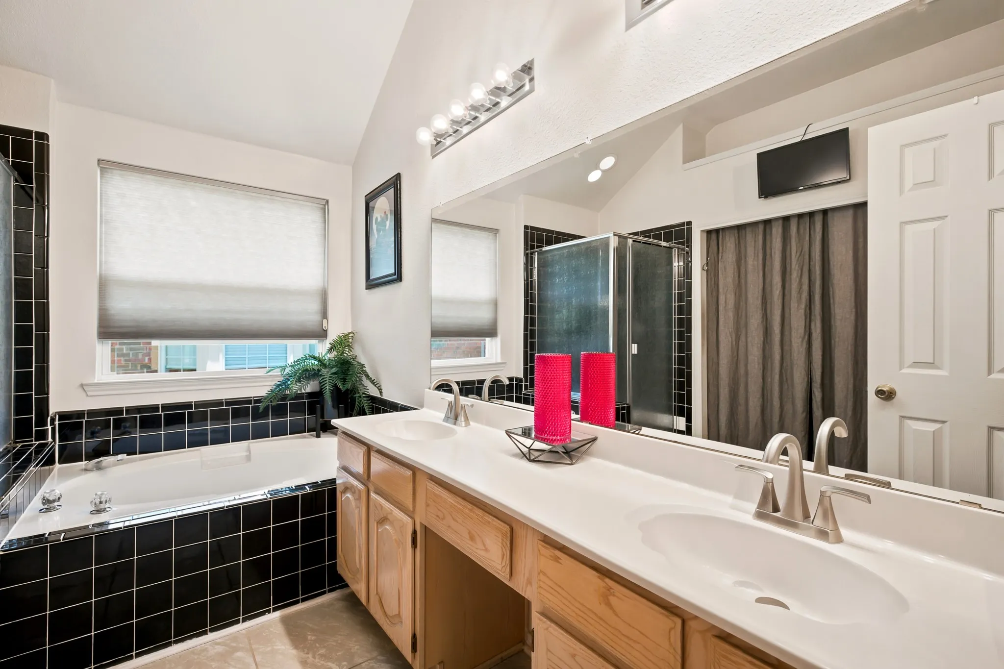 Single Family Residence For Sale in Denton County , 2916 Shadow Oak Court, Flower Mound, Texas 75028, 4 Bedroom, 2 Bathroom, 2 Garage spaces, 2,330 Sqft, built in 1991, mls#21318372, Real Estate Agent in Flower Mound, Homes For Sale in Denton county, Homes For Sale in Flower Mound, Realtor in Flower Mound Texas, Real Estate Brokerage Independent Realty Texas, Luminita Cordes Realtor