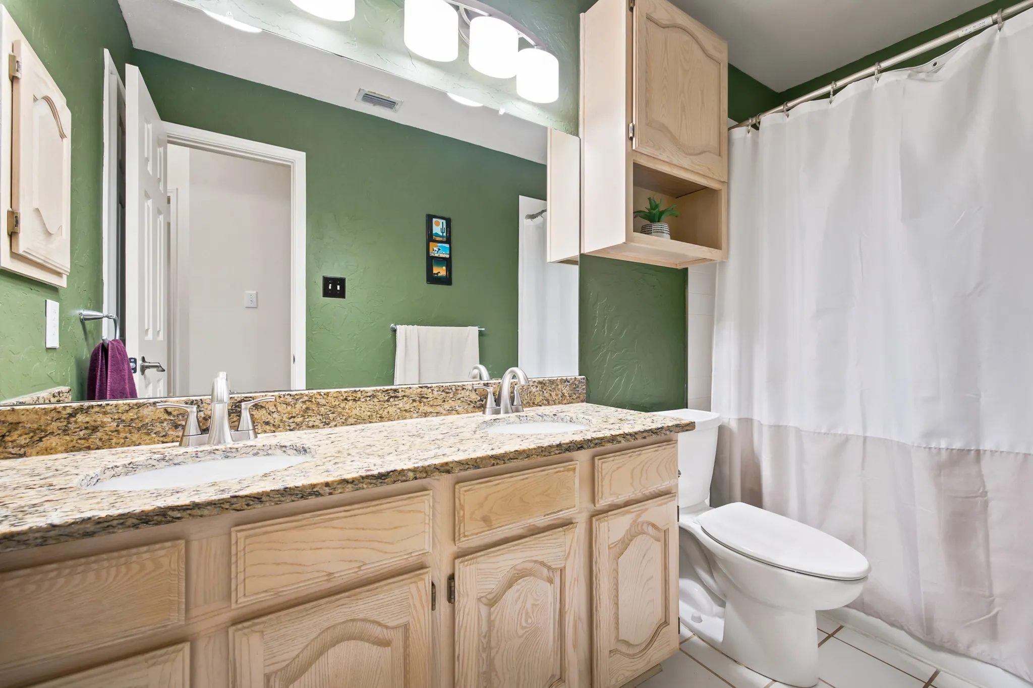 Single Family Residence For Sale in Denton County , 2916 Shadow Oak Court, Flower Mound, Texas 75028, 4 Bedroom, 2 Bathroom, 2 Garage spaces, 2,330 Sqft, built in 1991, mls#21318372, Real Estate Agent in Flower Mound, Homes For Sale in Denton county, Homes For Sale in Flower Mound, Realtor in Flower Mound Texas, Real Estate Brokerage Independent Realty Texas, Luminita Cordes Realtor